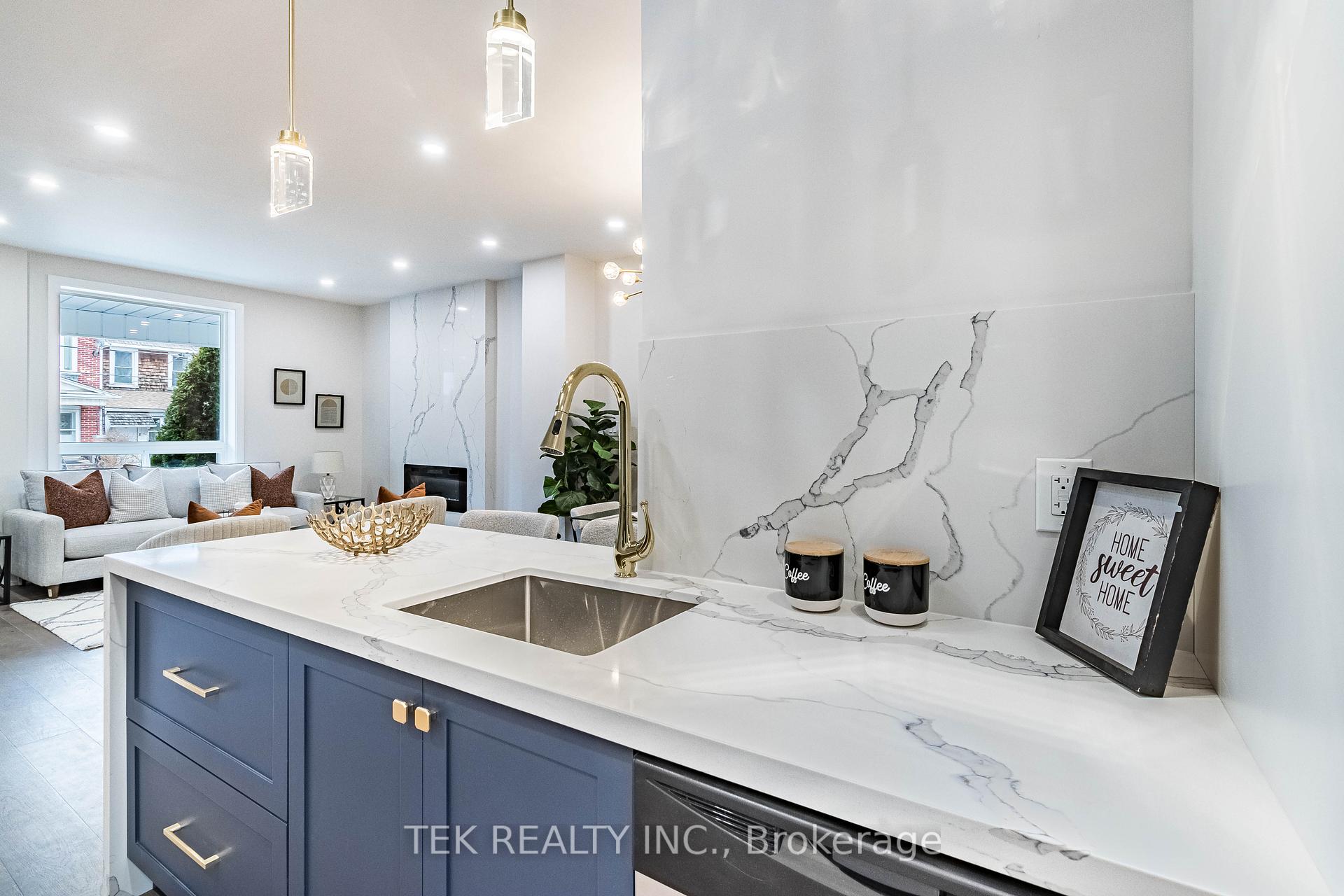 Photo 16 of 562 Pape Avenue, Toronto, North Riverdale — HOMEH