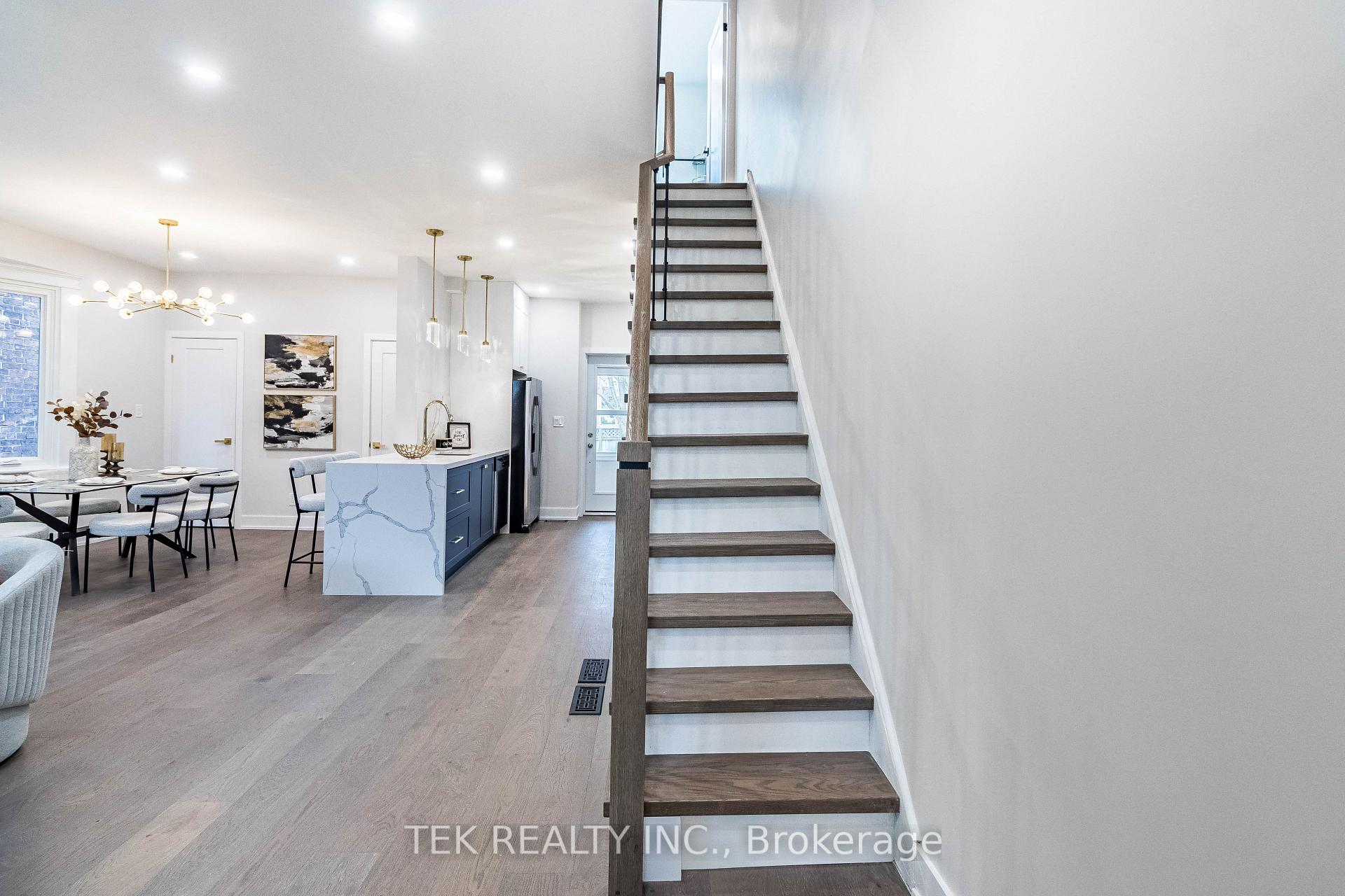 Photo 20 of 562 Pape Avenue, Toronto, North Riverdale — HOMEH