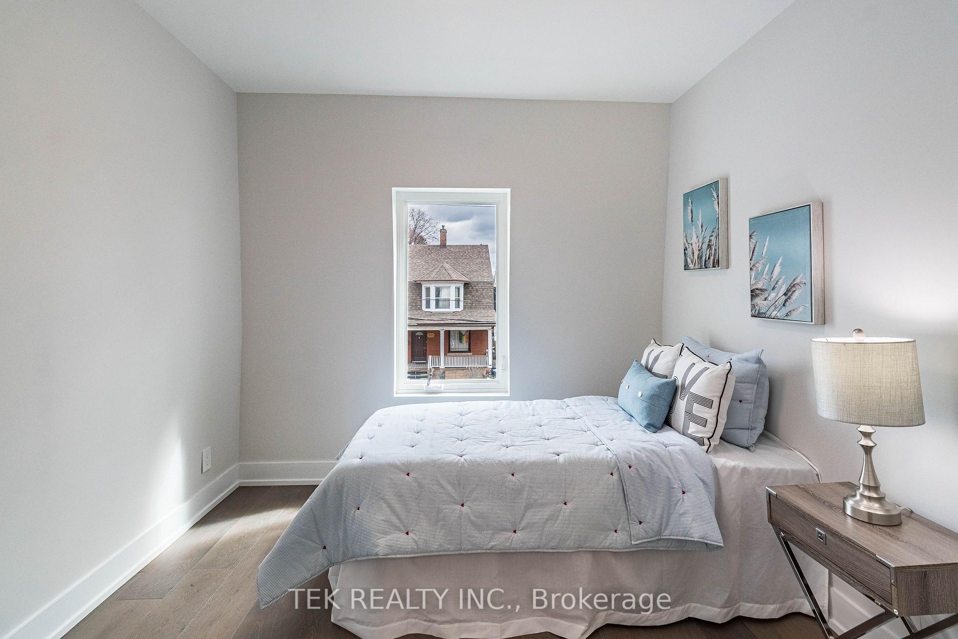 Photo 31 of 562 Pape Avenue, Toronto, North Riverdale — HOMEH