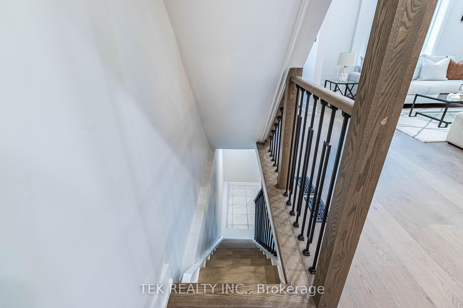 Photo 36 of 562 Pape Avenue, Toronto, North Riverdale — HOMEH