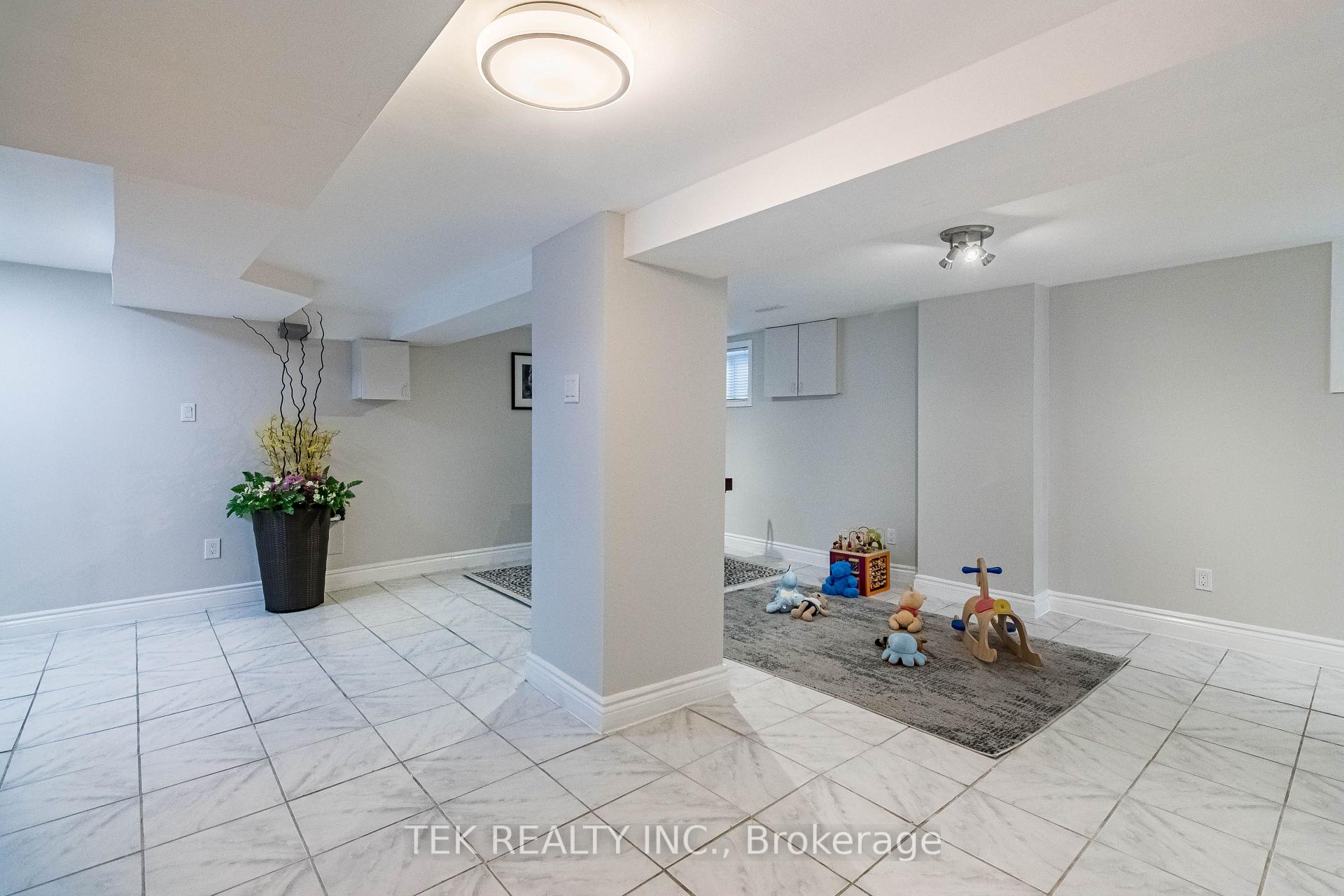 Photo 38 of 562 Pape Avenue, Toronto, North Riverdale — HOMEH