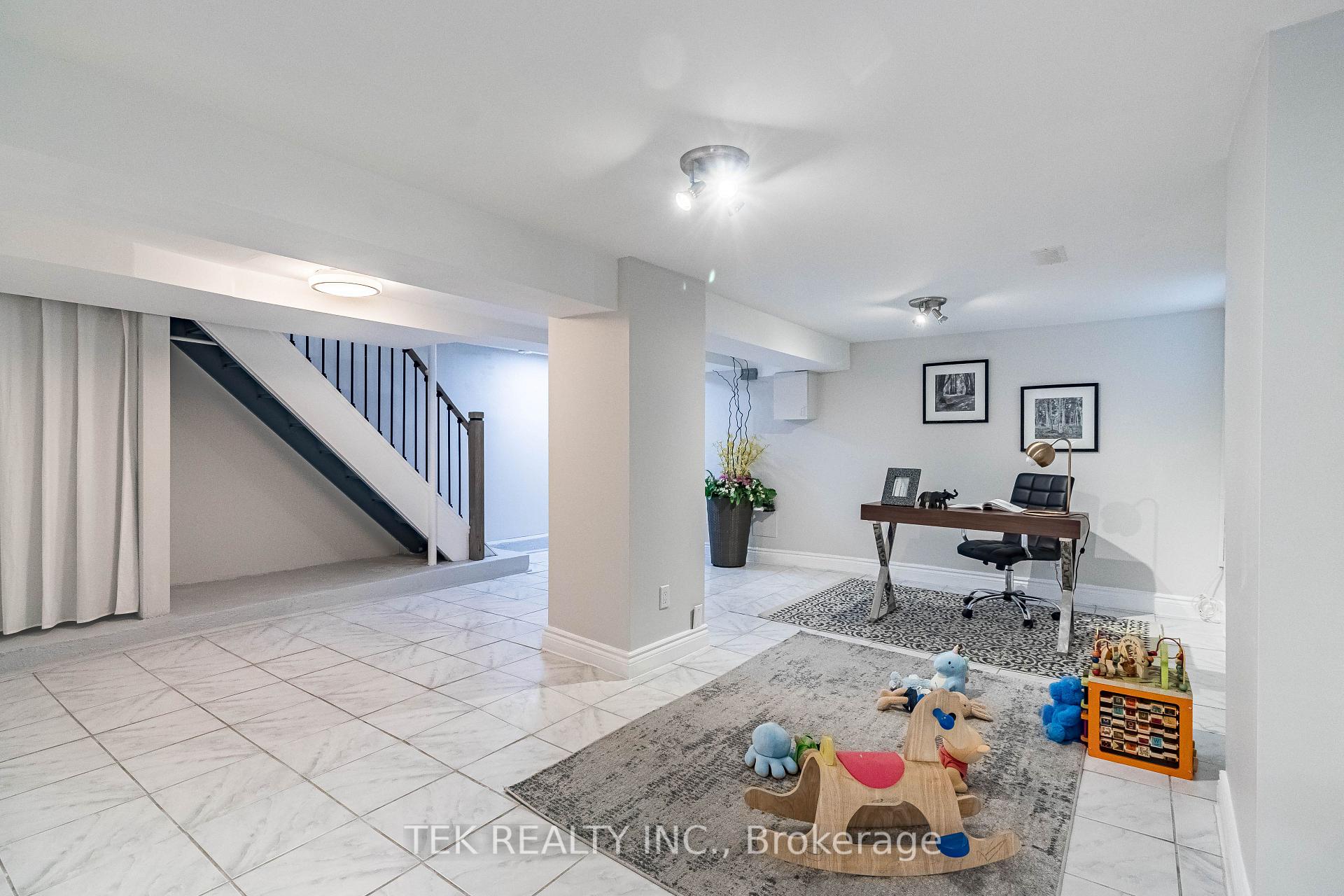 Photo 39 of 562 Pape Avenue, Toronto, North Riverdale — HOMEH