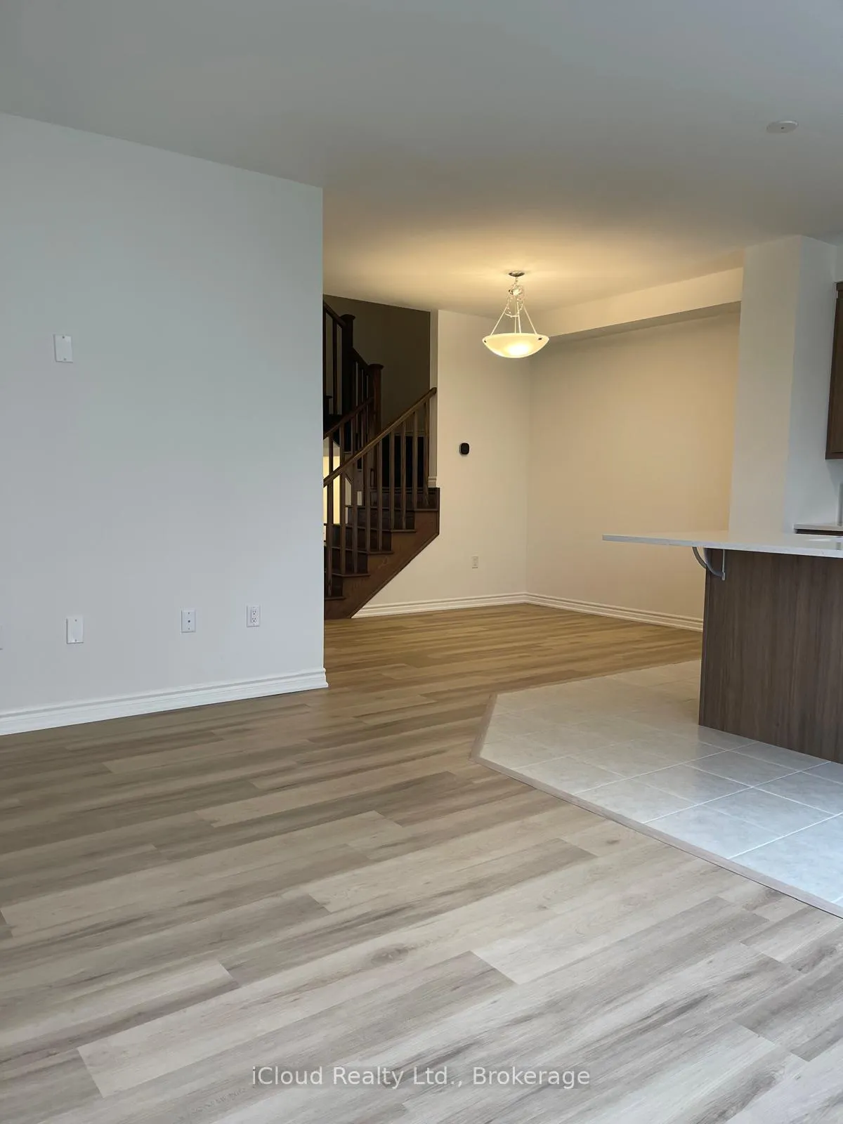 Photo 16 of 4 Vinewood Crescent, Barrie, Rural Barrie Southeast — HOMEH