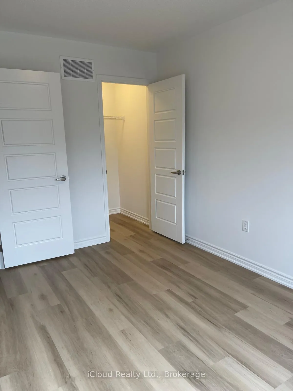 Photo 18 of 4 Vinewood Crescent, Barrie, Rural Barrie Southeast — HOMEH
