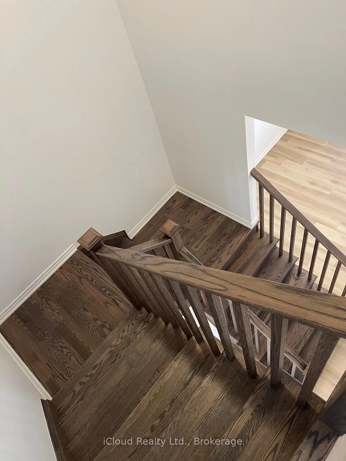 Photo 21 of 4 Vinewood Crescent, Barrie, Rural Barrie Southeast — HOMEH