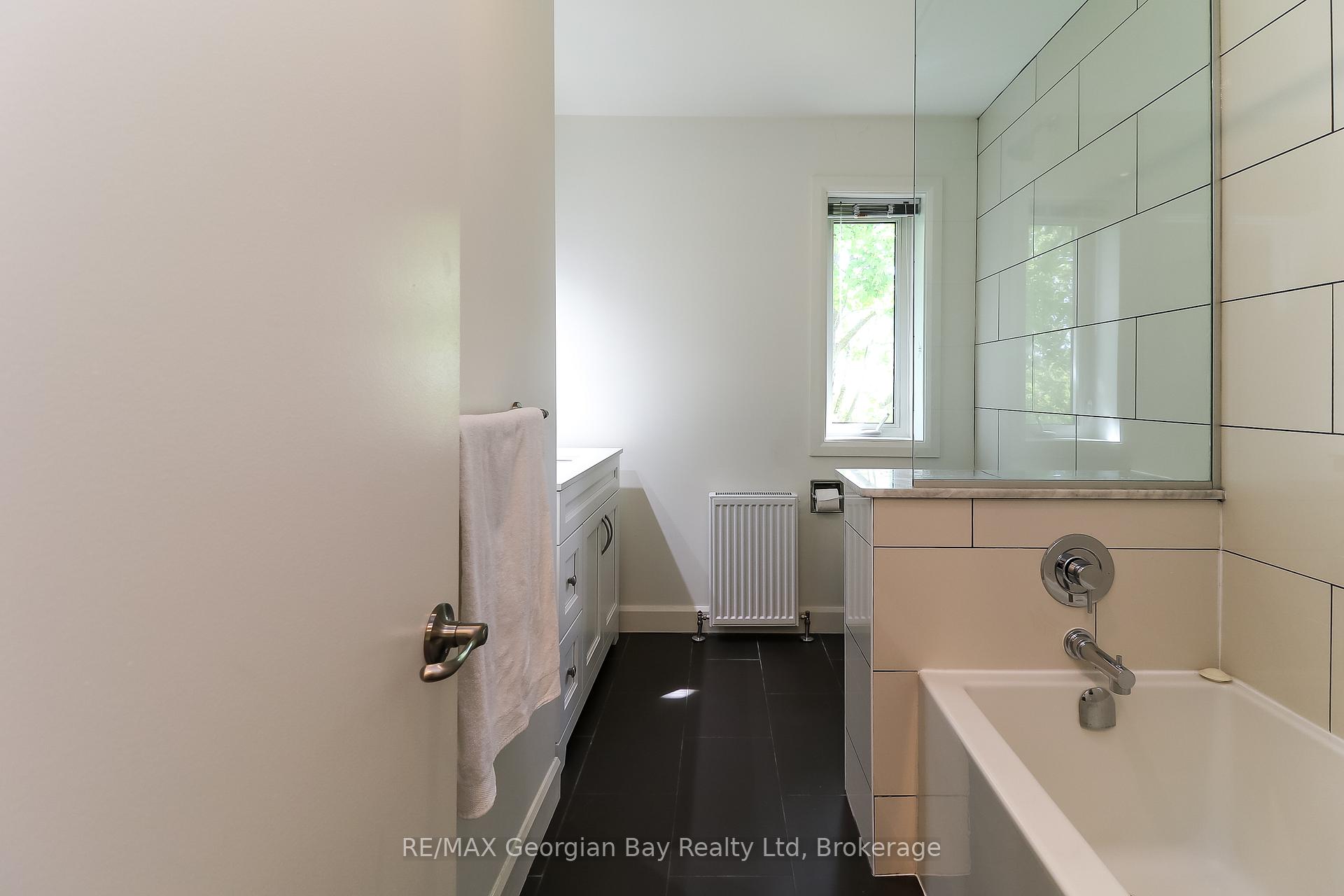 Photo 24 of 415 Talbot Street, Tay, Port McNicoll — HOMEH