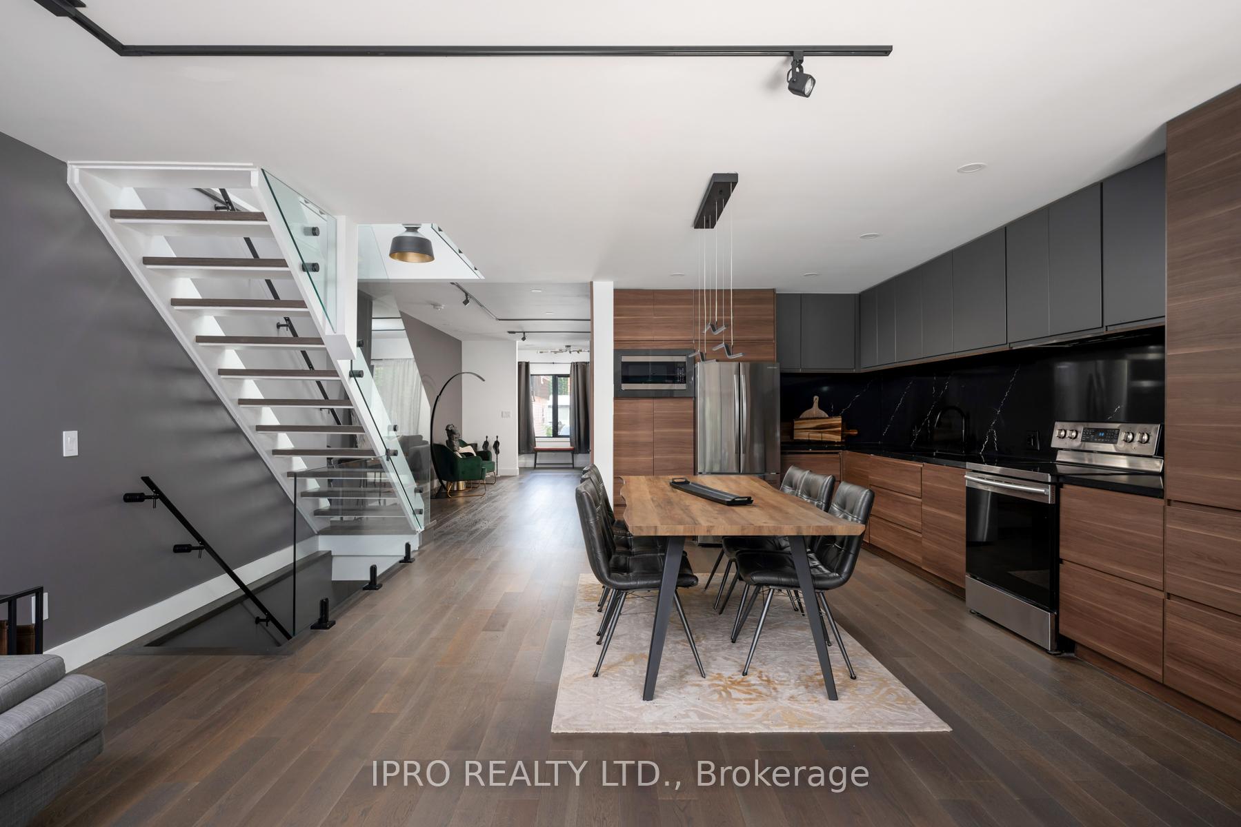 Photo 17 of 127 Barker Avenue, Toronto, Danforth Village-East York — HOMEH