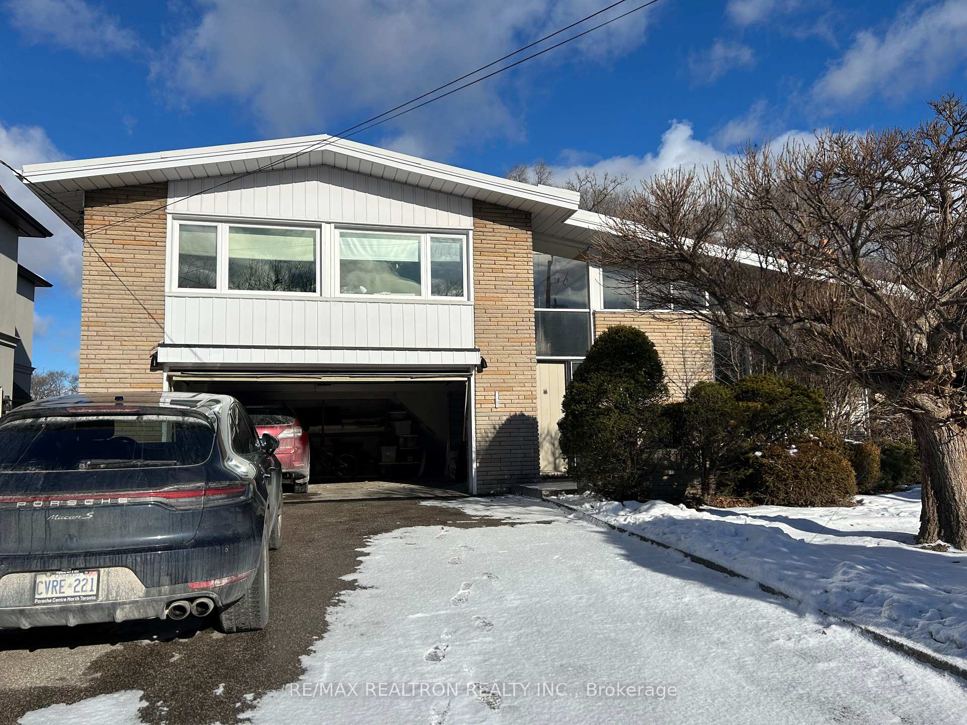 Photo 1 of 336 Hillhurst Boulevard, Toronto, Englemount-Lawrence — HOMEH