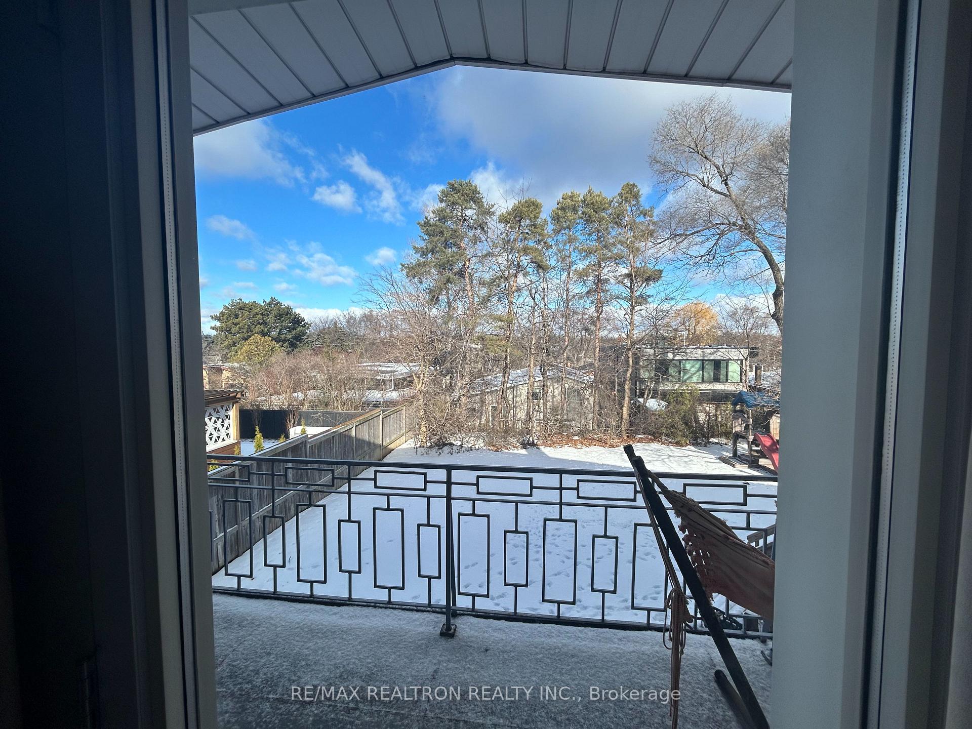 Photo 2 of 336 Hillhurst Boulevard, Toronto, Englemount-Lawrence — HOMEH