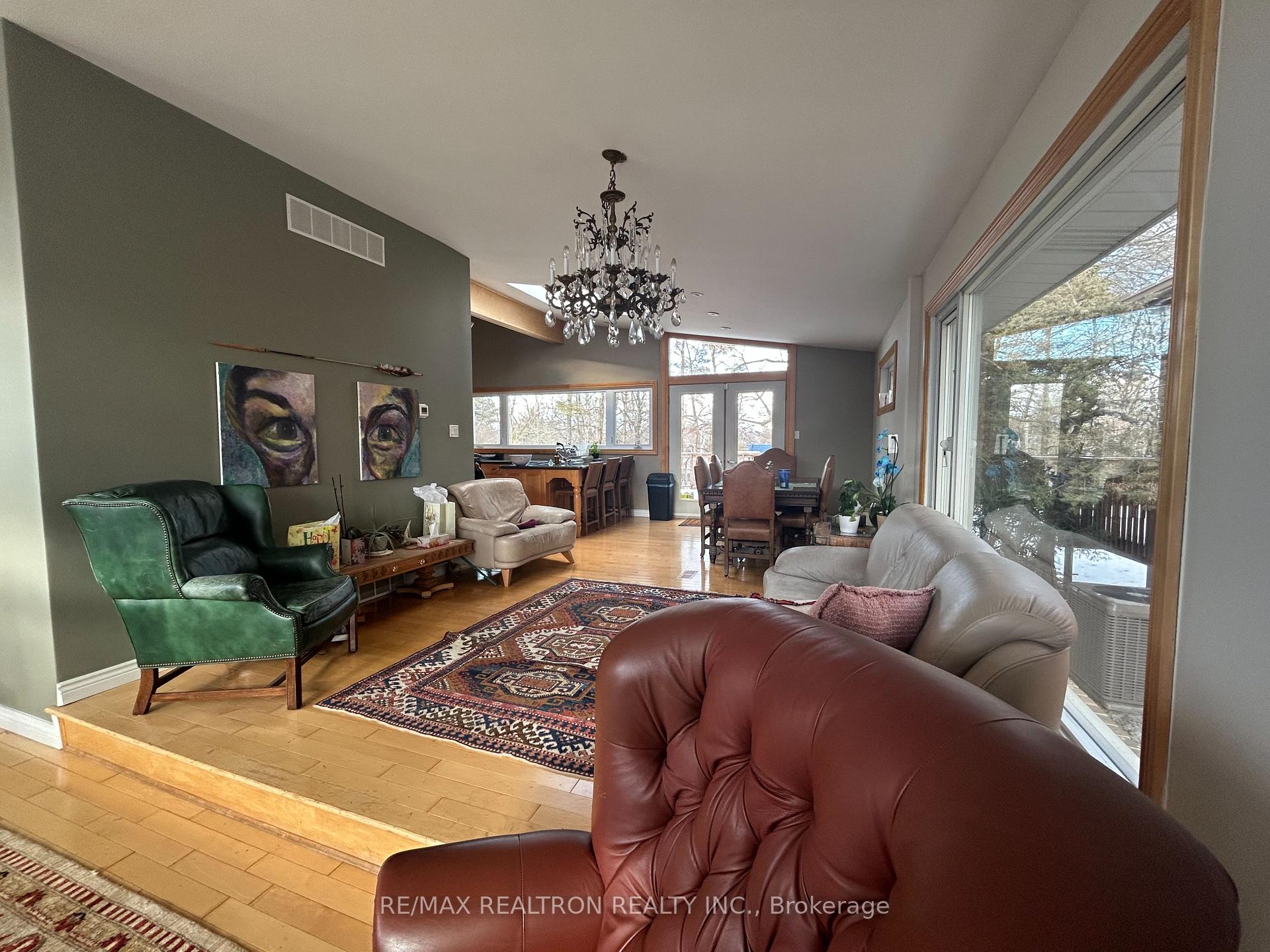 Photo 5 of 336 Hillhurst Boulevard, Toronto, Englemount-Lawrence — HOMEH