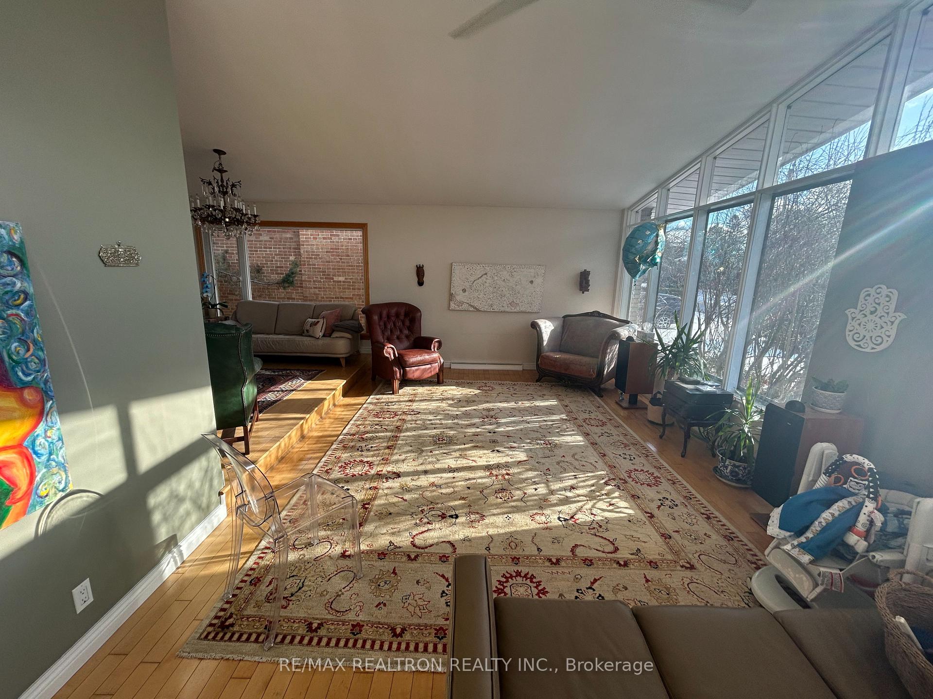 Photo 7 of 336 Hillhurst Boulevard, Toronto, Englemount-Lawrence — HOMEH