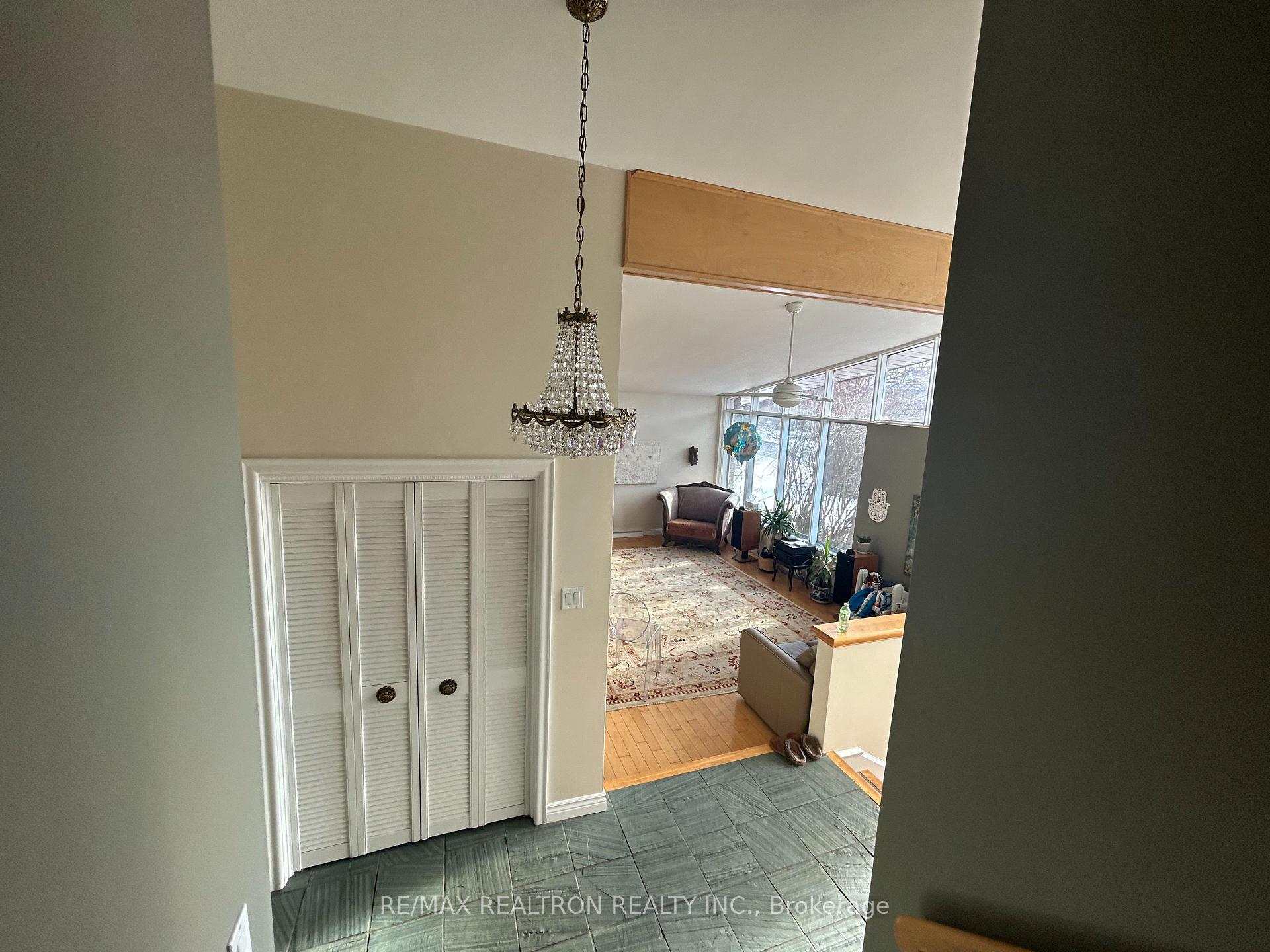 Photo 10 of 336 Hillhurst Boulevard, Toronto, Englemount-Lawrence — HOMEH