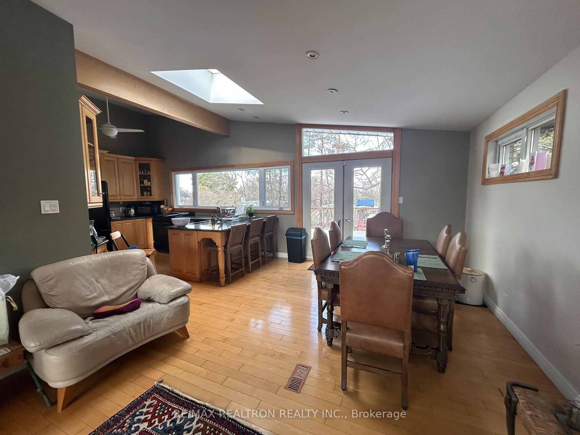 Photo 11 of 336 Hillhurst Boulevard, Toronto, Englemount-Lawrence — HOMEH