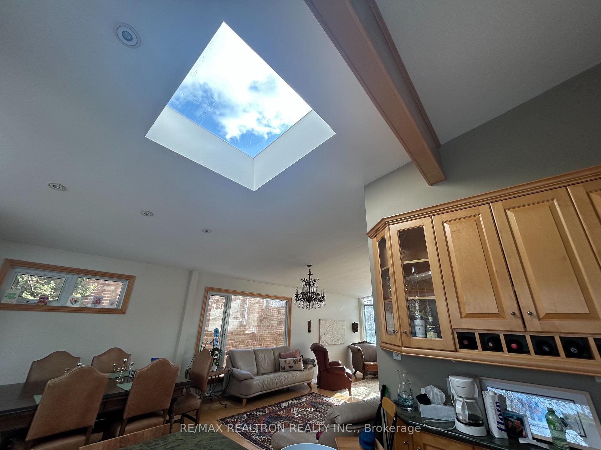 Photo 14 of 336 Hillhurst Boulevard, Toronto, Englemount-Lawrence — HOMEH
