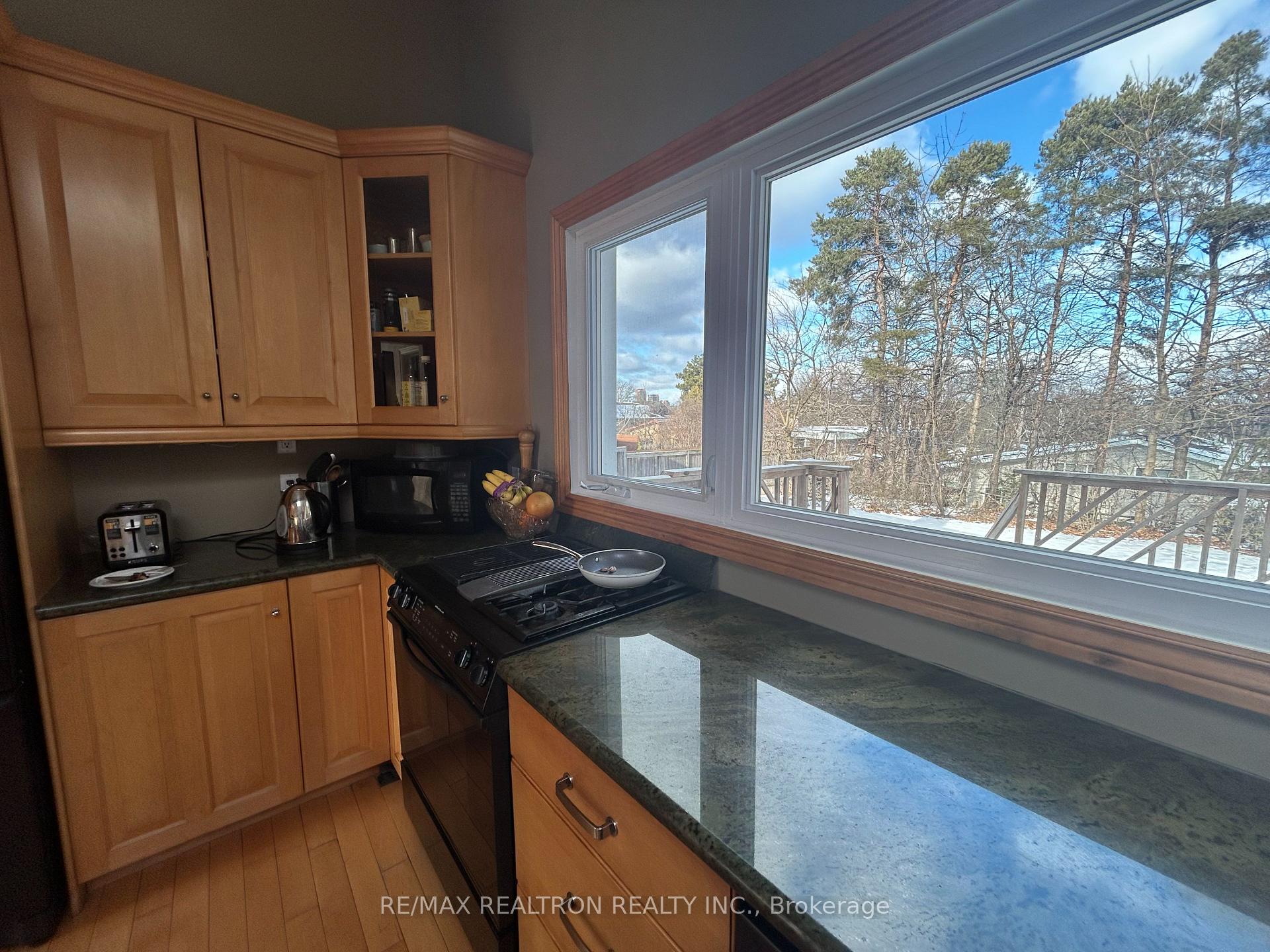 Photo 15 of 336 Hillhurst Boulevard, Toronto, Englemount-Lawrence — HOMEH