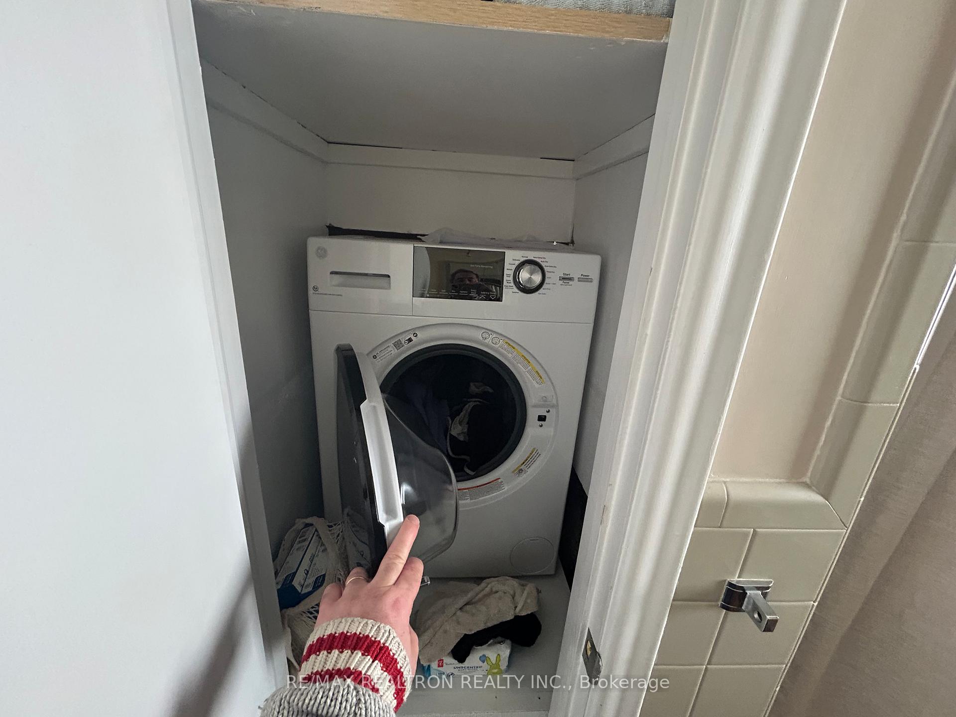 Photo 16 of 336 Hillhurst Boulevard, Toronto, Englemount-Lawrence — HOMEH
