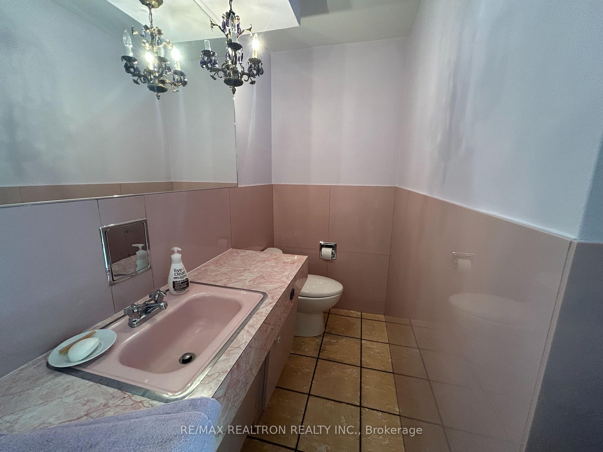 Photo 18 of 336 Hillhurst Boulevard, Toronto, Englemount-Lawrence — HOMEH