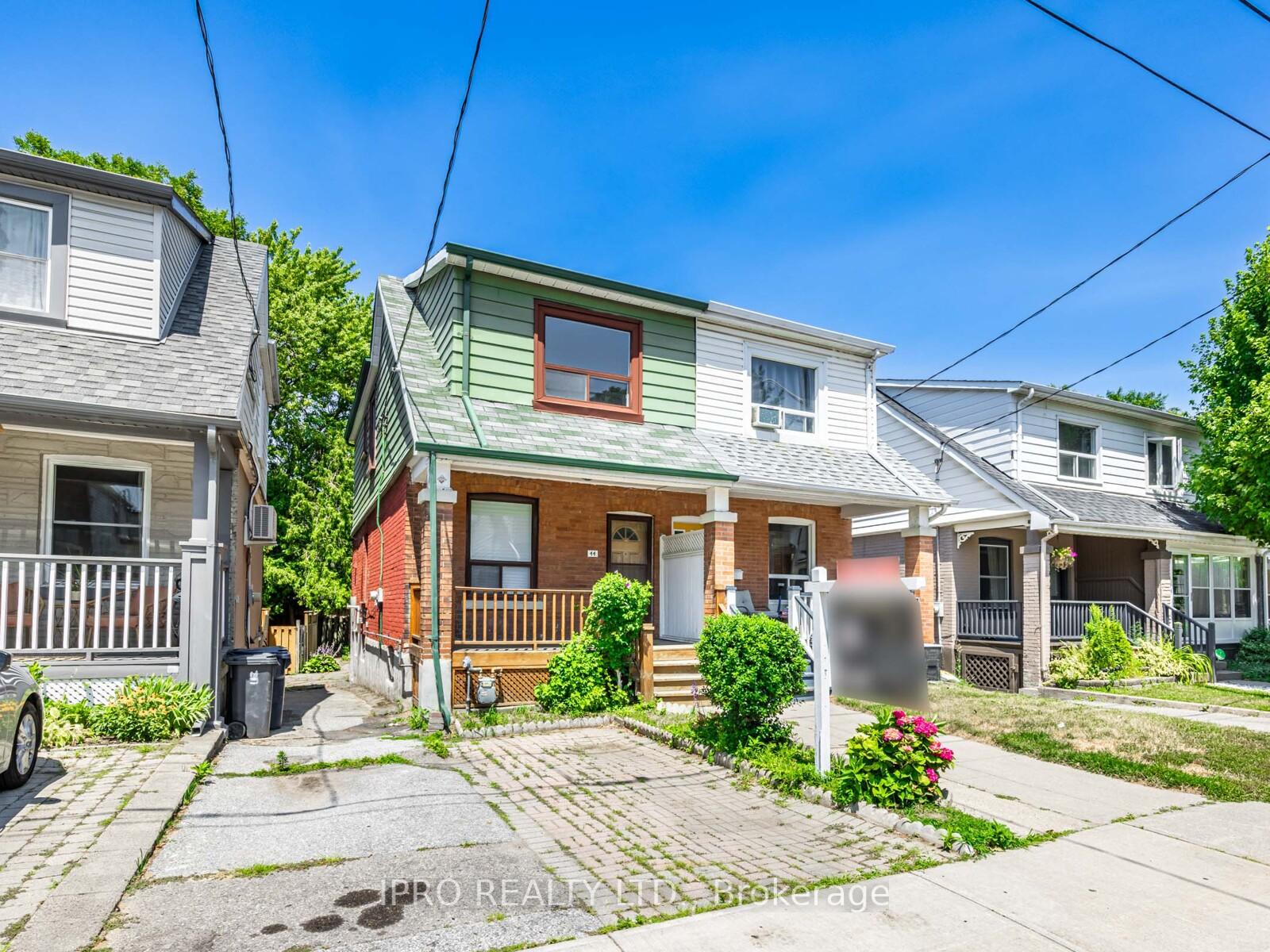 Front of 44 Queensdale Avenue