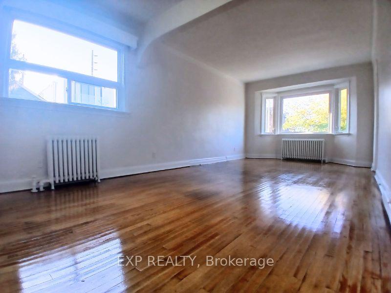 Photo 1 of Unit Main Fl, 861 Cosburn Avenue, Toronto, Woodbine-Lumsden — HOMEH