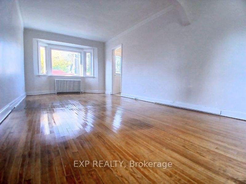 Photo 2 of Unit Main Fl, 861 Cosburn Avenue, Toronto, Woodbine-Lumsden — HOMEH