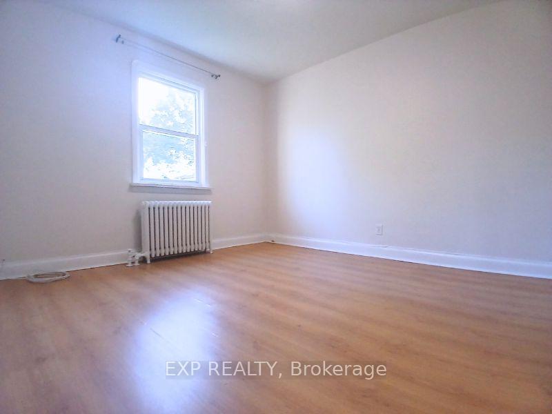 Photo 6 of Unit Main Fl, 861 Cosburn Avenue, Toronto, Woodbine-Lumsden — HOMEH