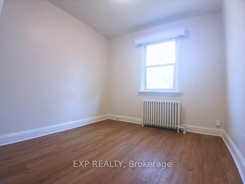 Photo 8 of Unit Main Fl, 861 Cosburn Avenue, Toronto, Woodbine-Lumsden — HOMEH