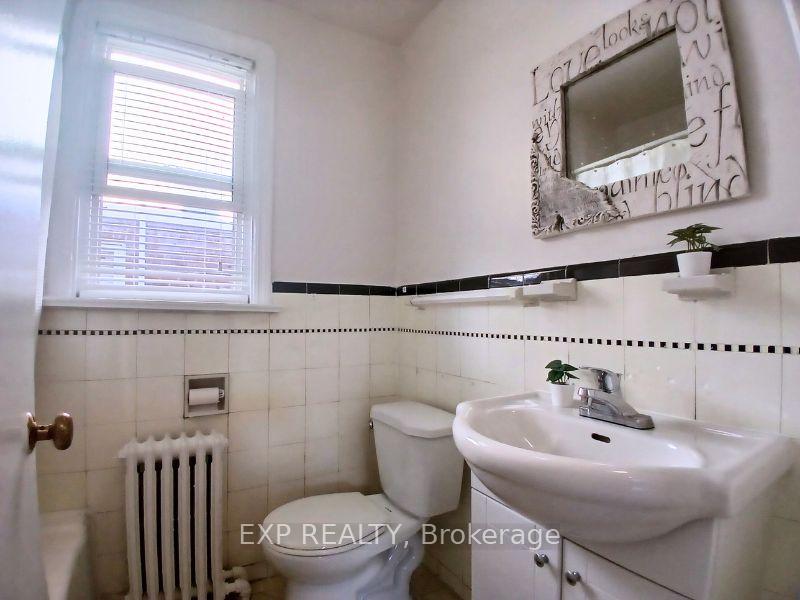 Photo 10 of Unit Main Fl, 861 Cosburn Avenue, Toronto, Woodbine-Lumsden — HOMEH