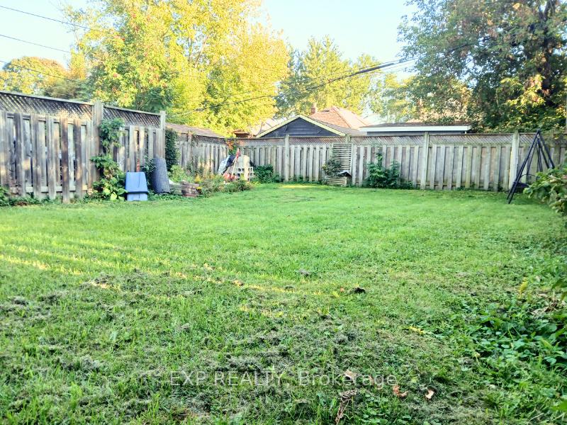 Photo 12 of Unit Main Fl, 861 Cosburn Avenue, Toronto, Woodbine-Lumsden — HOMEH