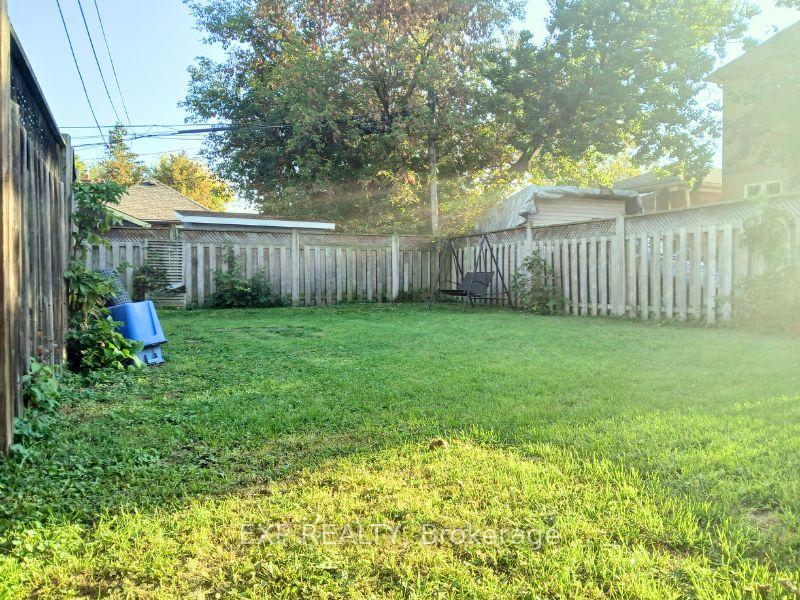 Photo 13 of Unit Main Fl, 861 Cosburn Avenue, Toronto, Woodbine-Lumsden — HOMEH