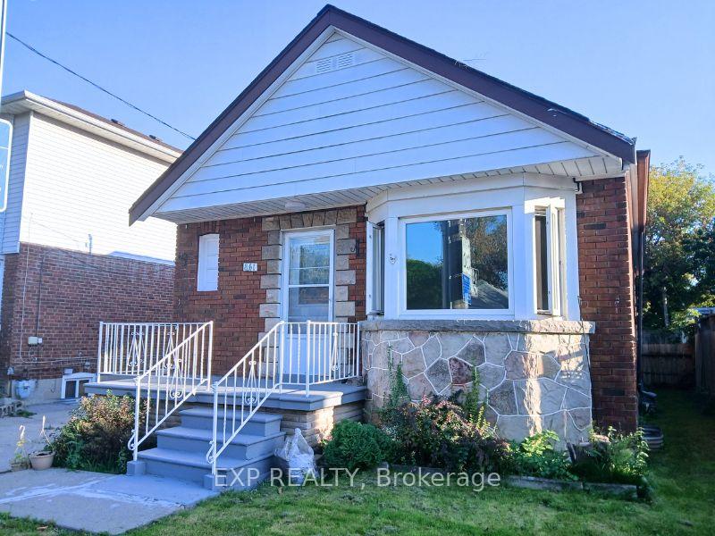 Photo 14 of Unit Main Fl, 861 Cosburn Avenue, Toronto, Woodbine-Lumsden — HOMEH