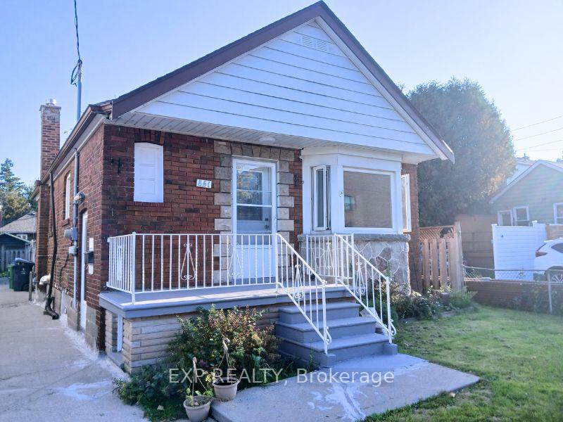 Photo 15 of Unit Main Fl, 861 Cosburn Avenue, Toronto, Woodbine-Lumsden — HOMEH