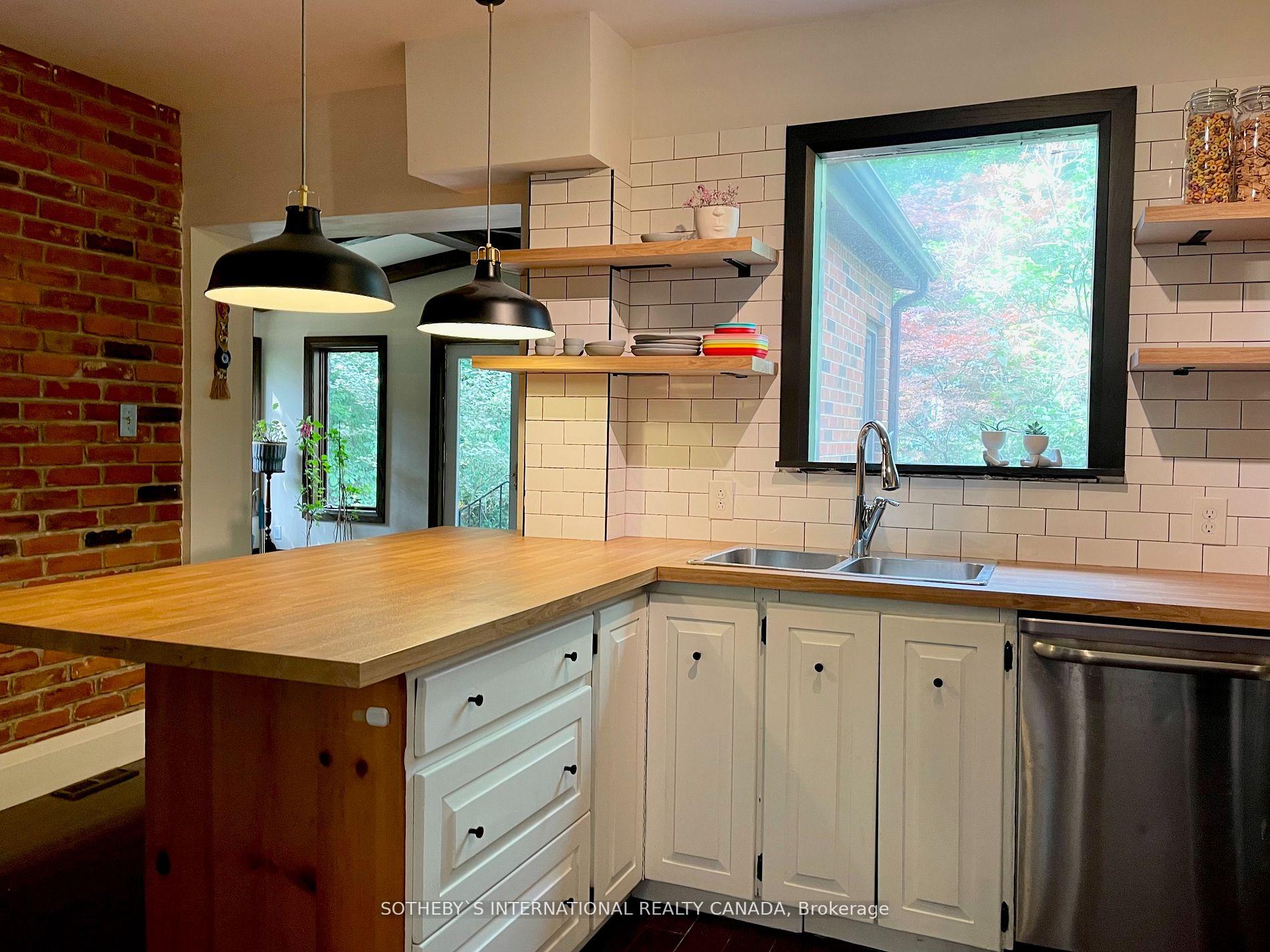 Photo 6 of 44 De Vere Gardens, Toronto, Bedford Park-Nortown — HOMEH