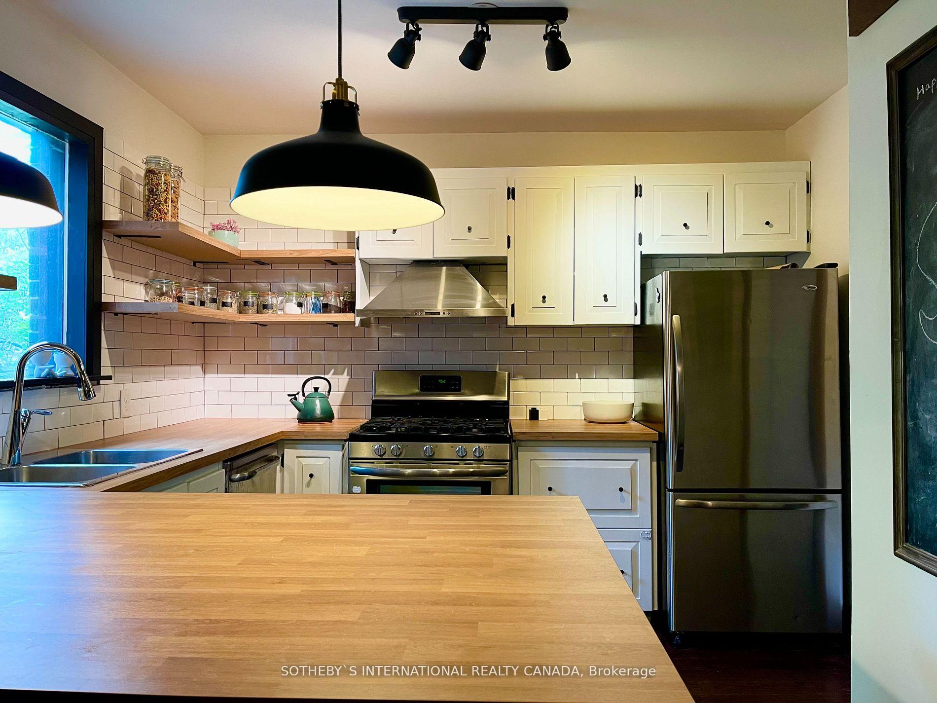 Photo 7 of 44 De Vere Gardens, Toronto, Bedford Park-Nortown — HOMEH