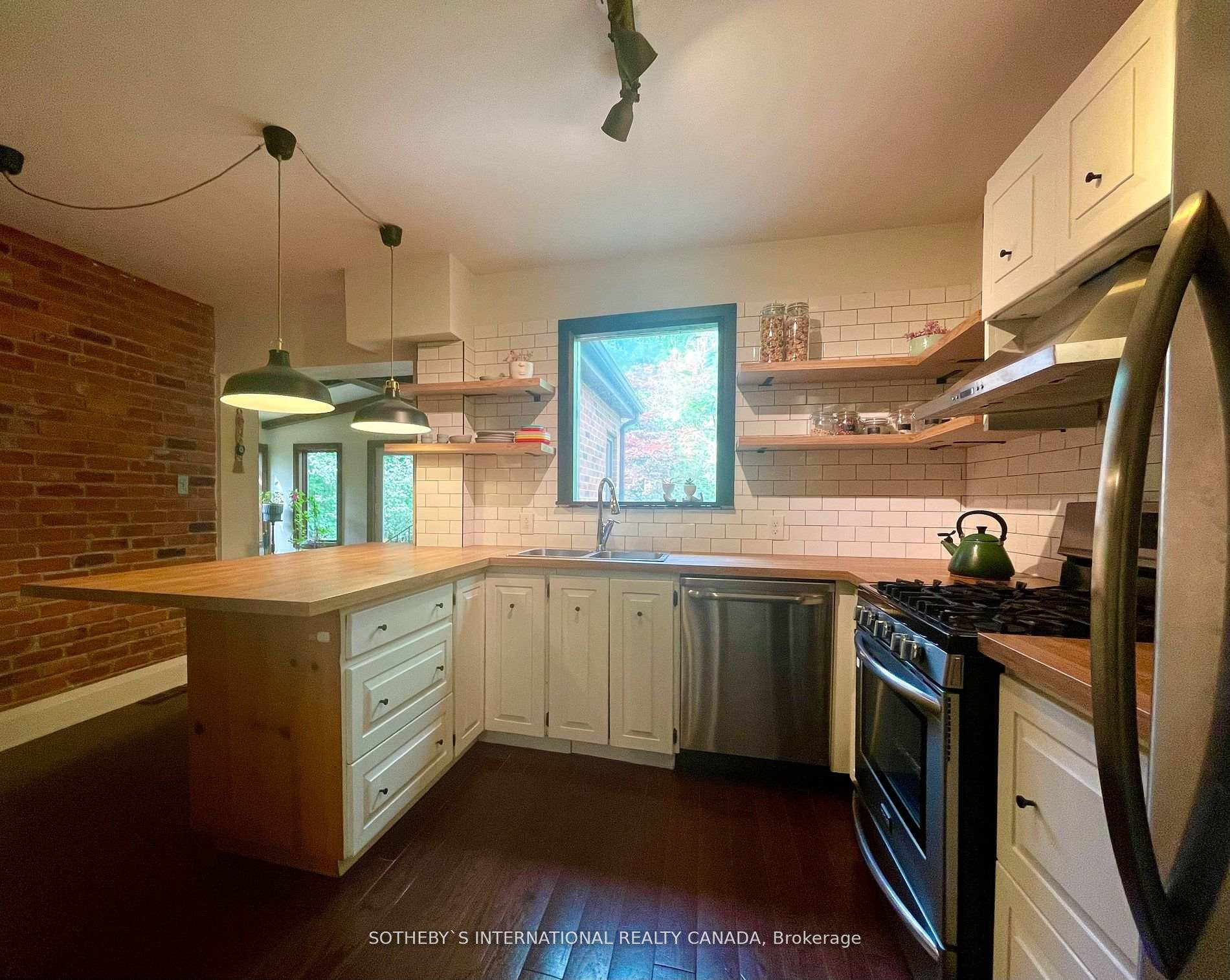 Photo 9 of 44 De Vere Gardens, Toronto, Bedford Park-Nortown — HOMEH