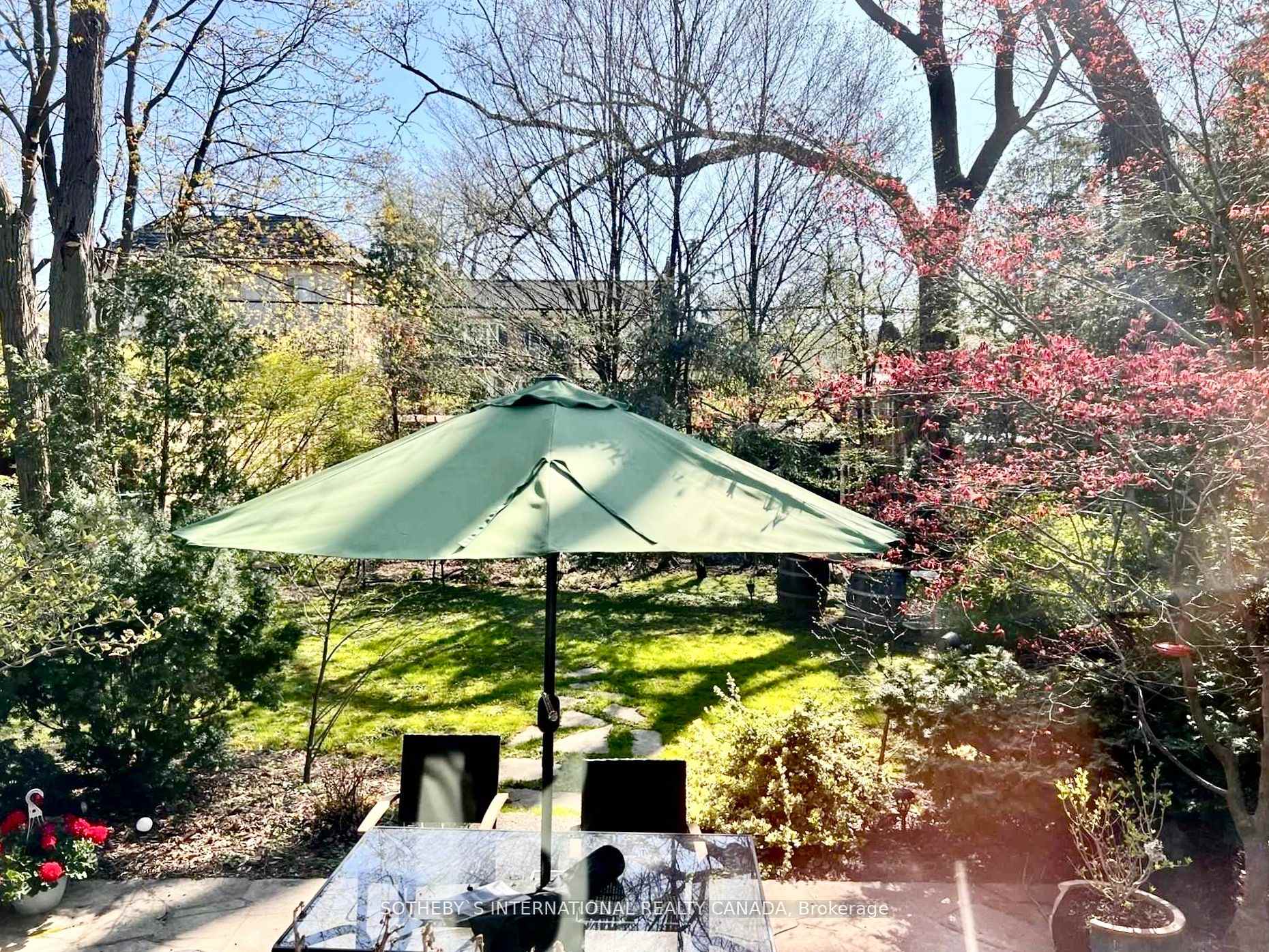 Photo 14 of 44 De Vere Gardens, Toronto, Bedford Park-Nortown — HOMEH