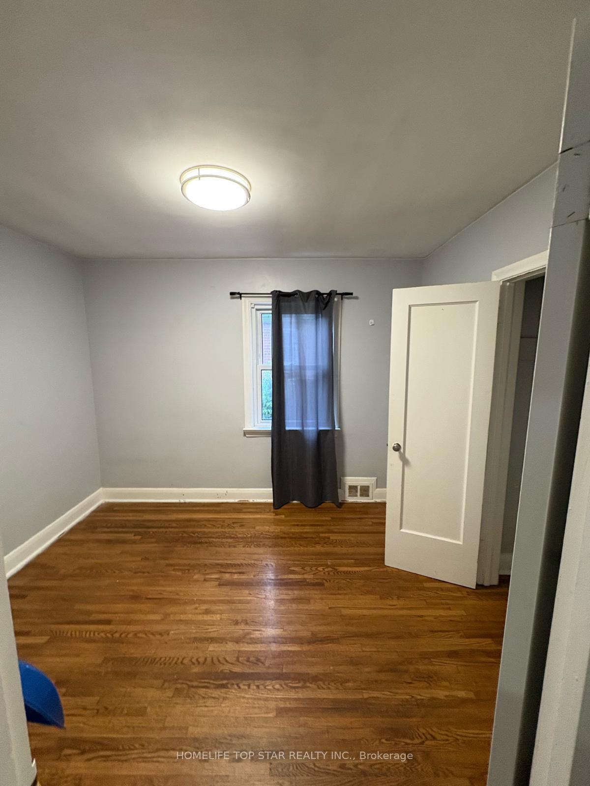 Photo 2 of 25 Rockelm Road, Scarborough, Clairlea-Birchmount — HOMEH