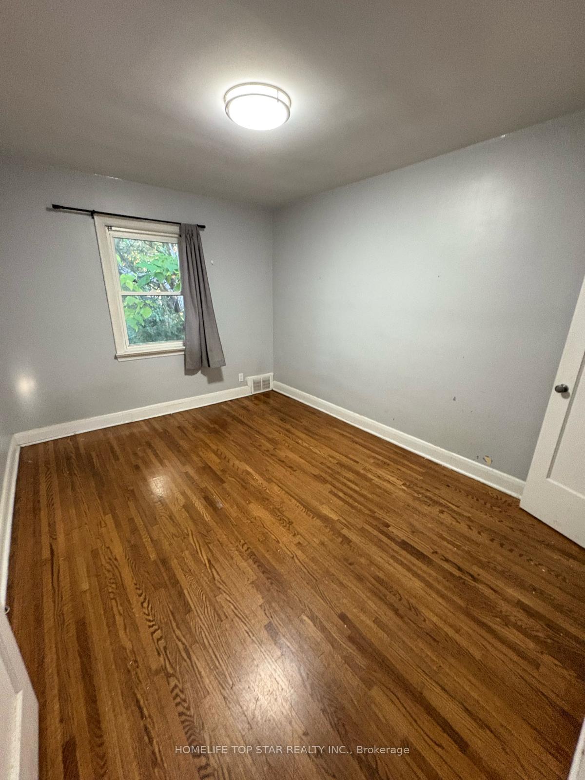 Photo 4 of 25 Rockelm Road, Scarborough, Clairlea-Birchmount — HOMEH