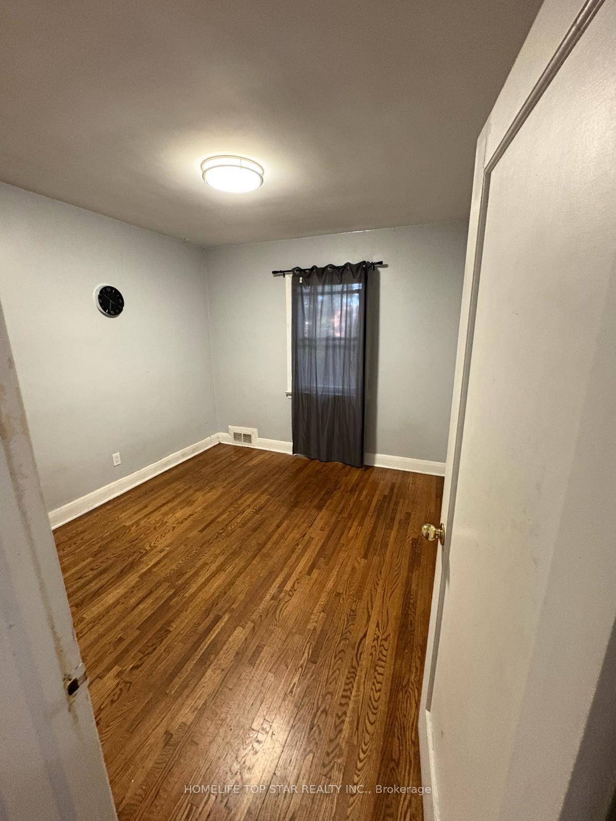 Photo 5 of 25 Rockelm Road, Scarborough, Clairlea-Birchmount — HOMEH