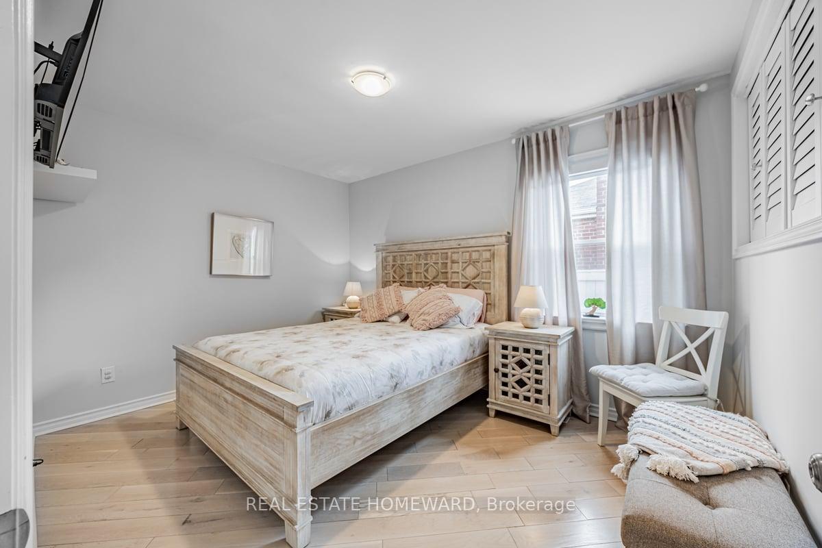 Photo 13 of 39 Compton Drive, Scarborough, Wexford-Maryvale — HOMEH