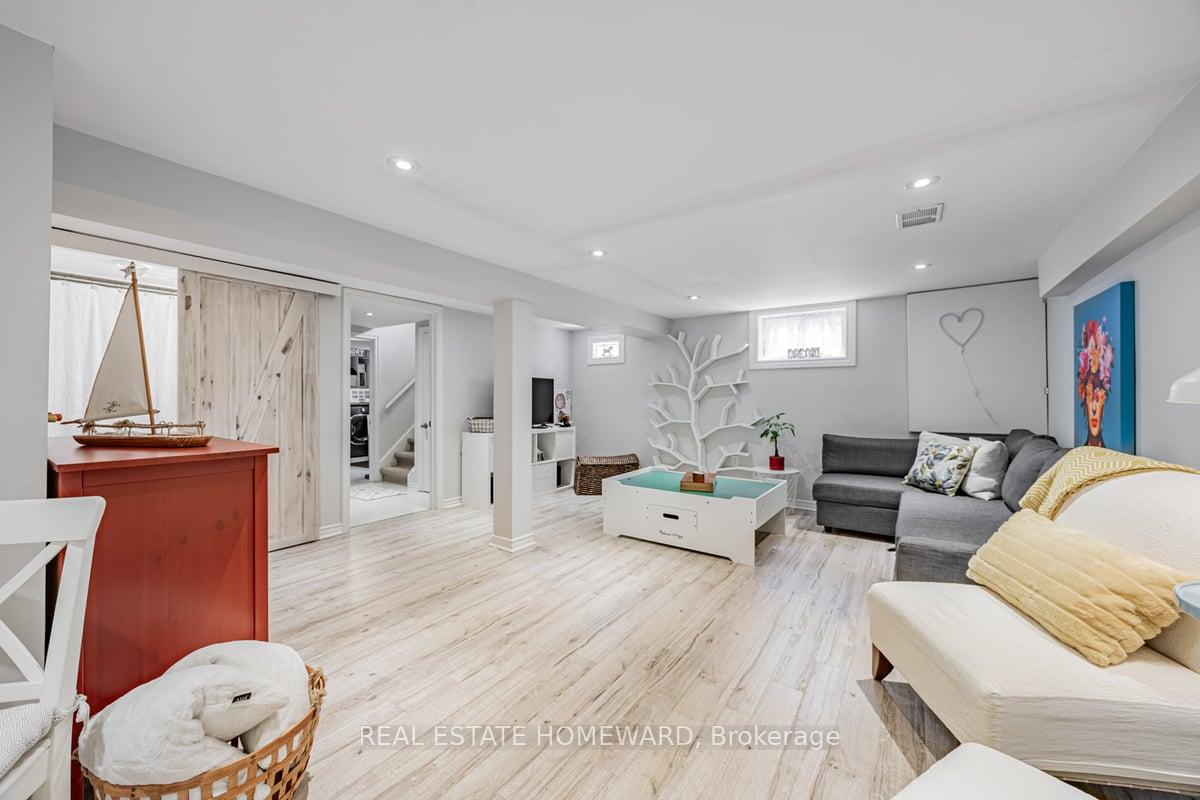 Photo 19 of 39 Compton Drive, Scarborough, Wexford-Maryvale — HOMEH