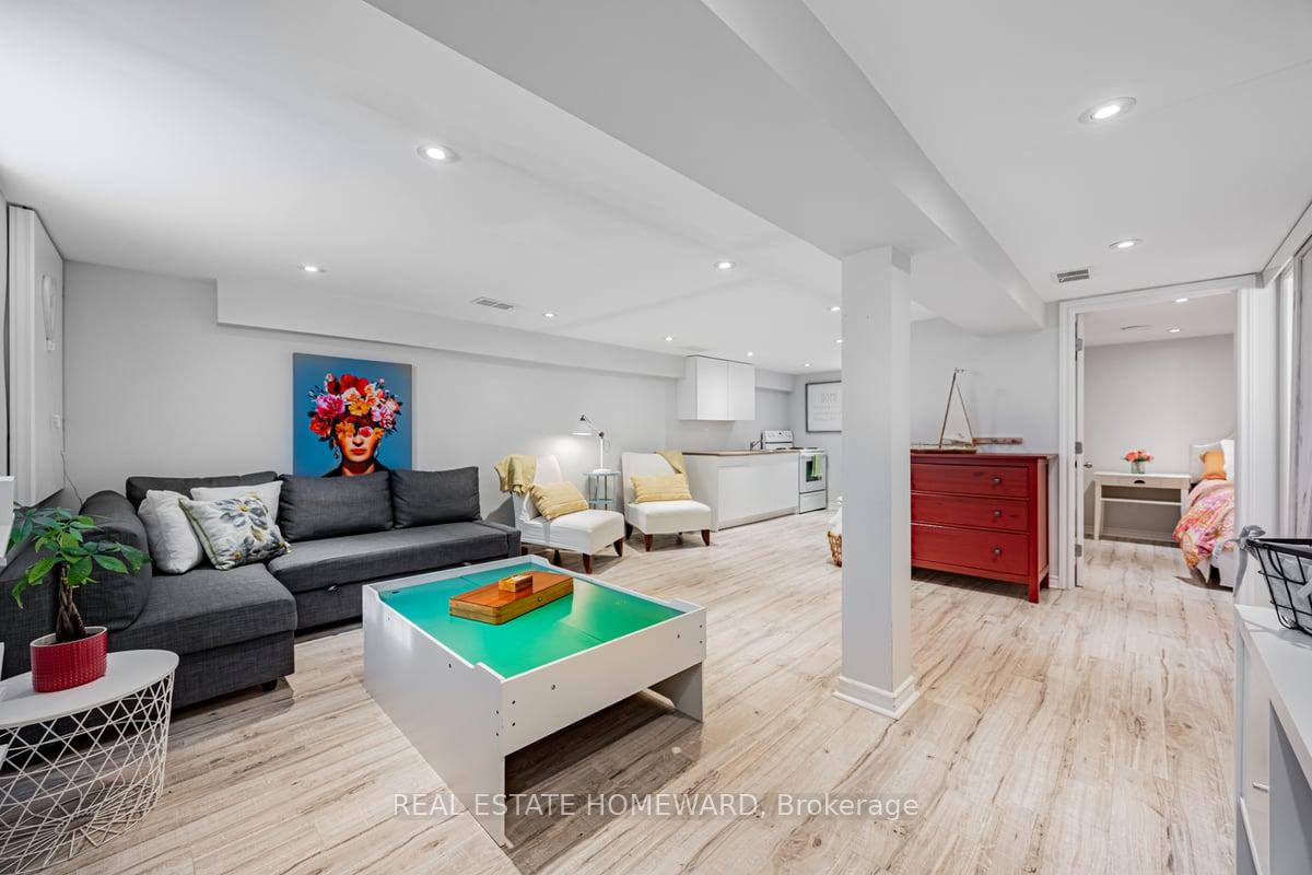 Photo 20 of 39 Compton Drive, Scarborough, Wexford-Maryvale — HOMEH