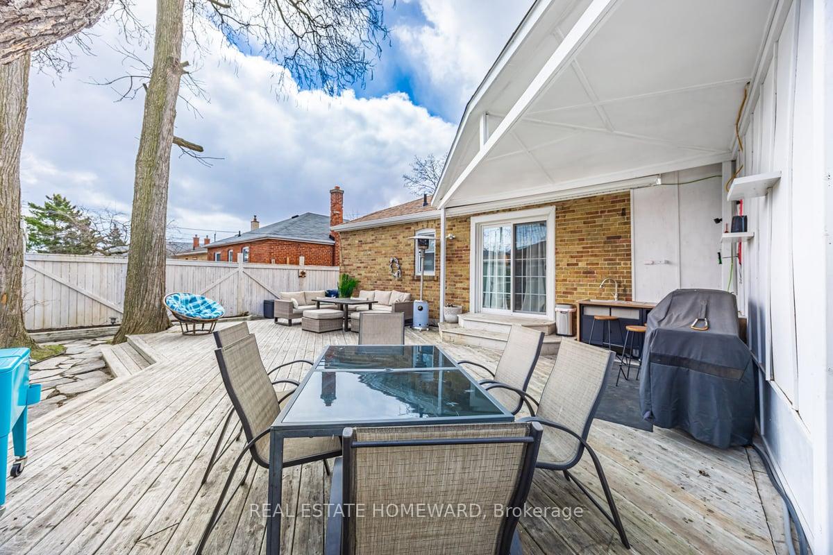Photo 24 of 39 Compton Drive, Scarborough, Wexford-Maryvale — HOMEH