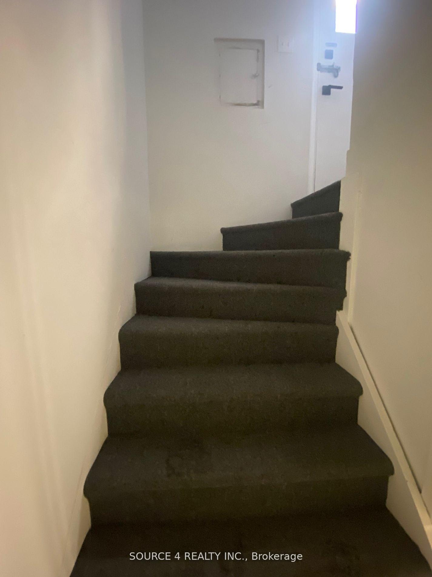 Photo 2 of Unit Lower, 21 Burncrest Drive, Toronto, Bedford Park-Nortown — HOMEH