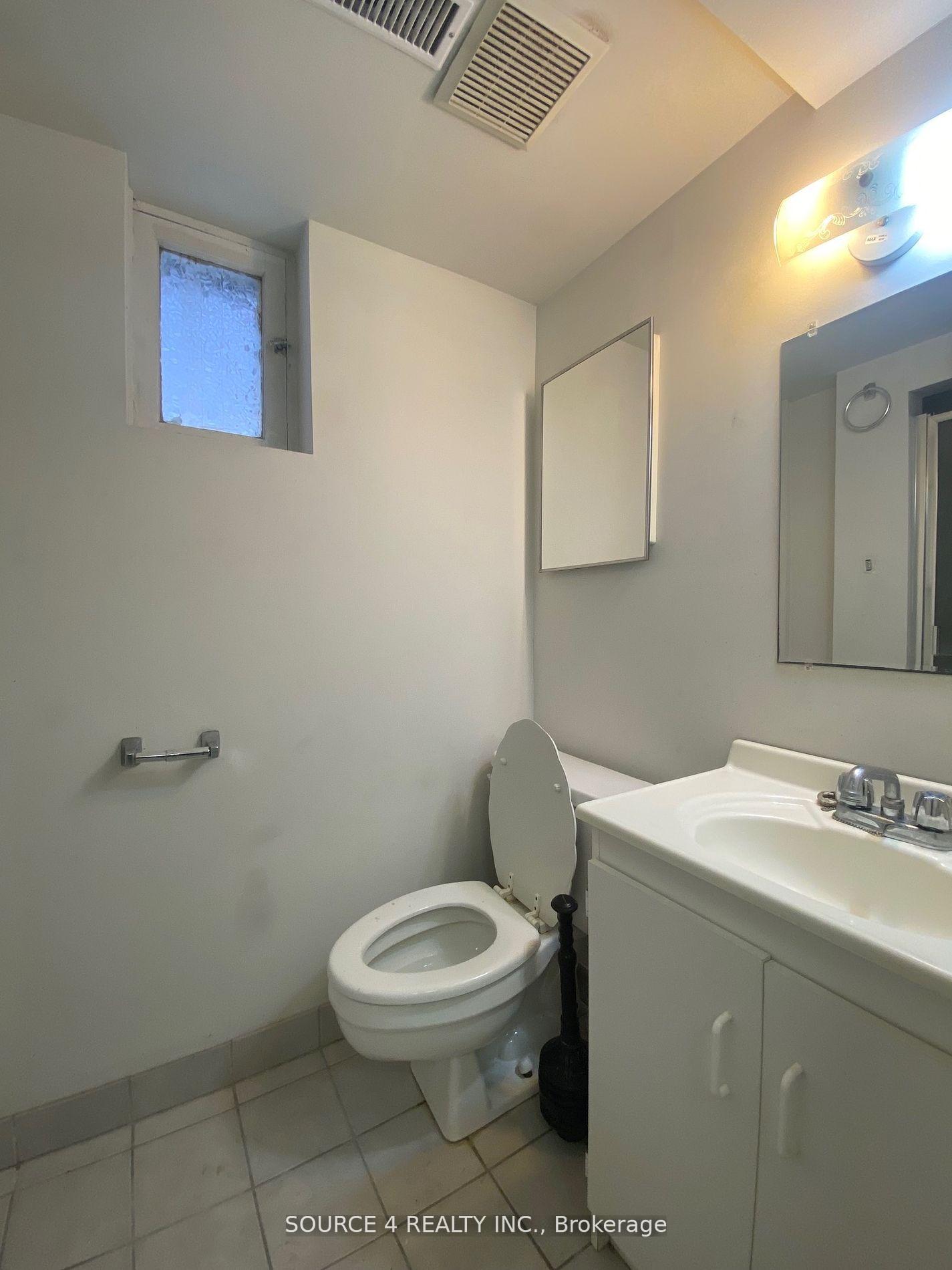 Photo 9 of Unit Lower, 21 Burncrest Drive, Toronto, Bedford Park-Nortown — HOMEH