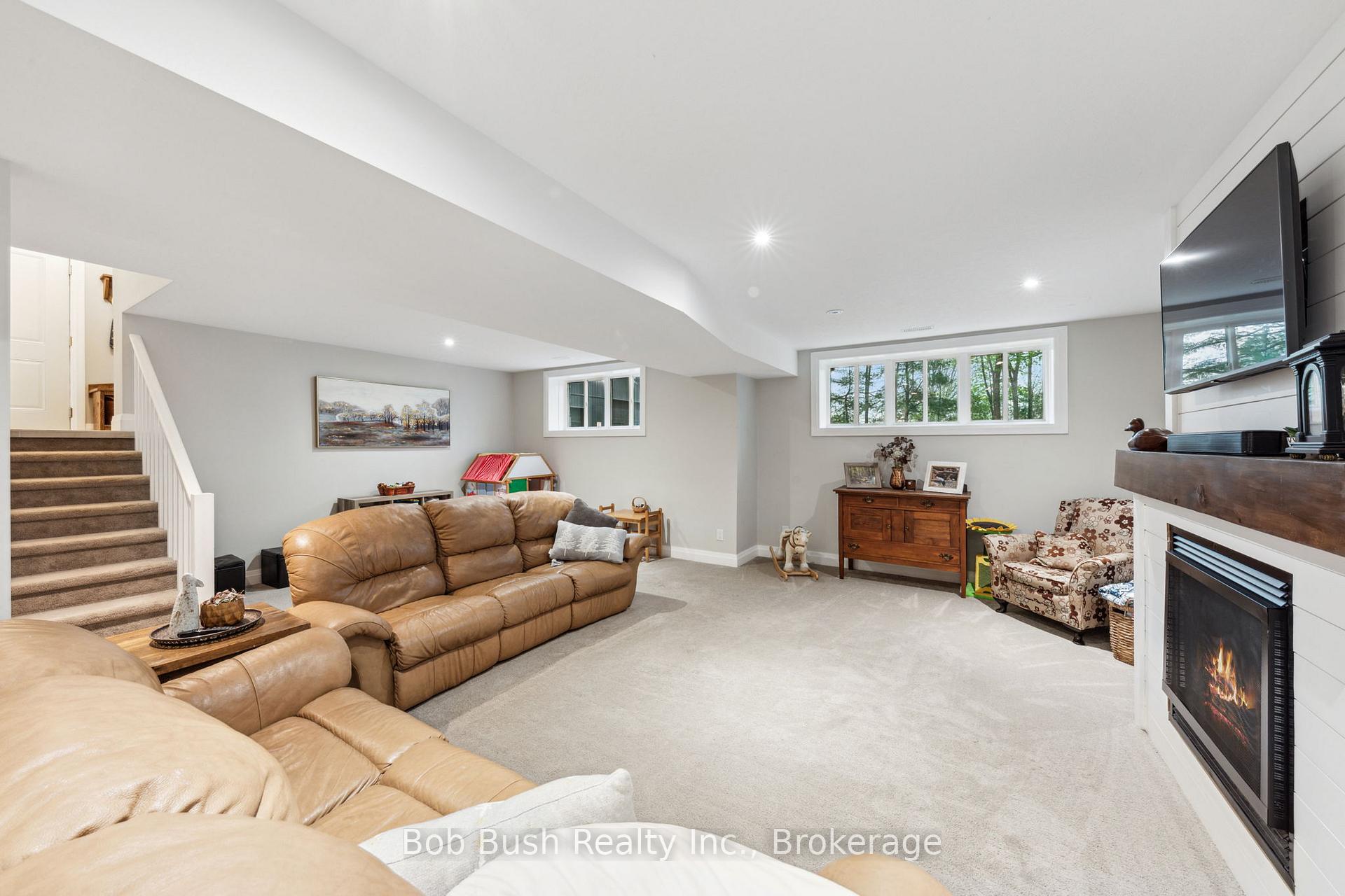 Photo 24 of 4 Davis Drive, Tay, Victoria Harbour — HOMEH