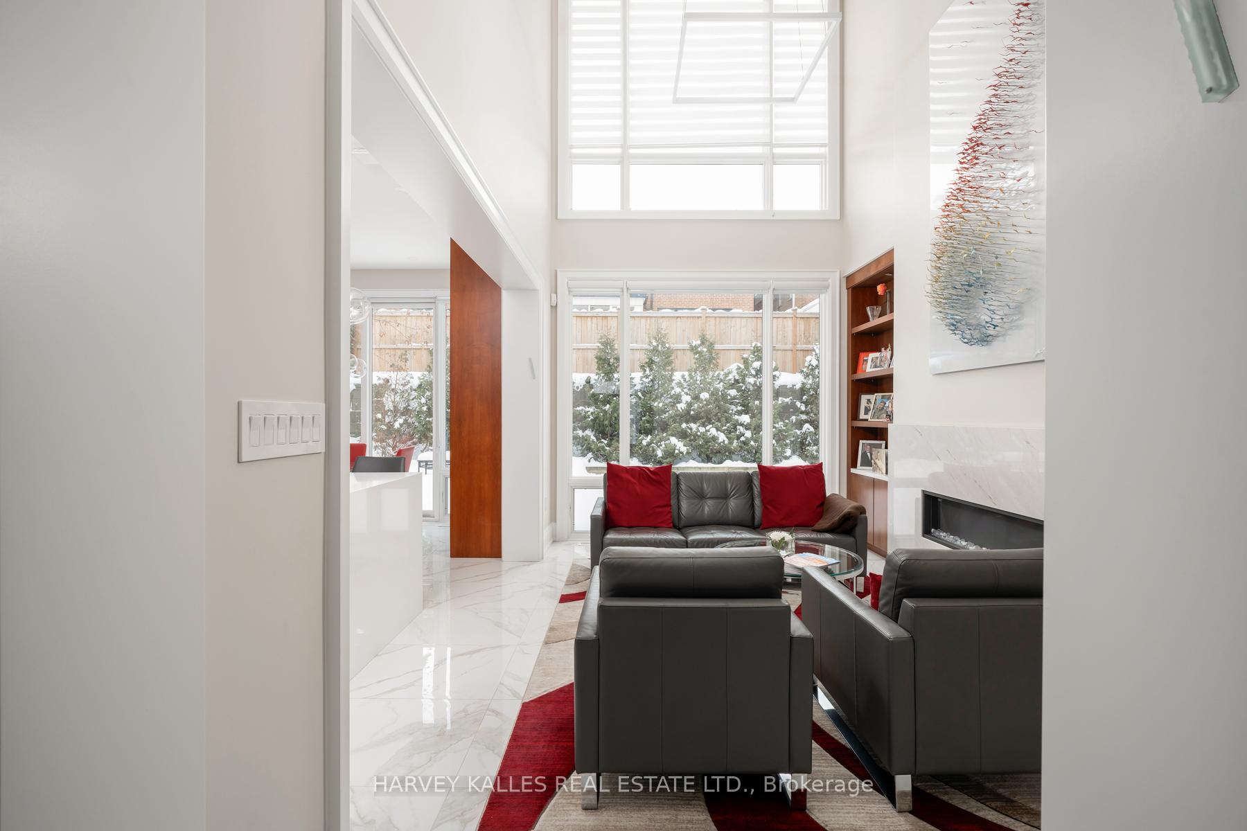 Photo 8 of 313 Hillhurst Boulevard, Toronto, Englemount-Lawrence — HOMEH