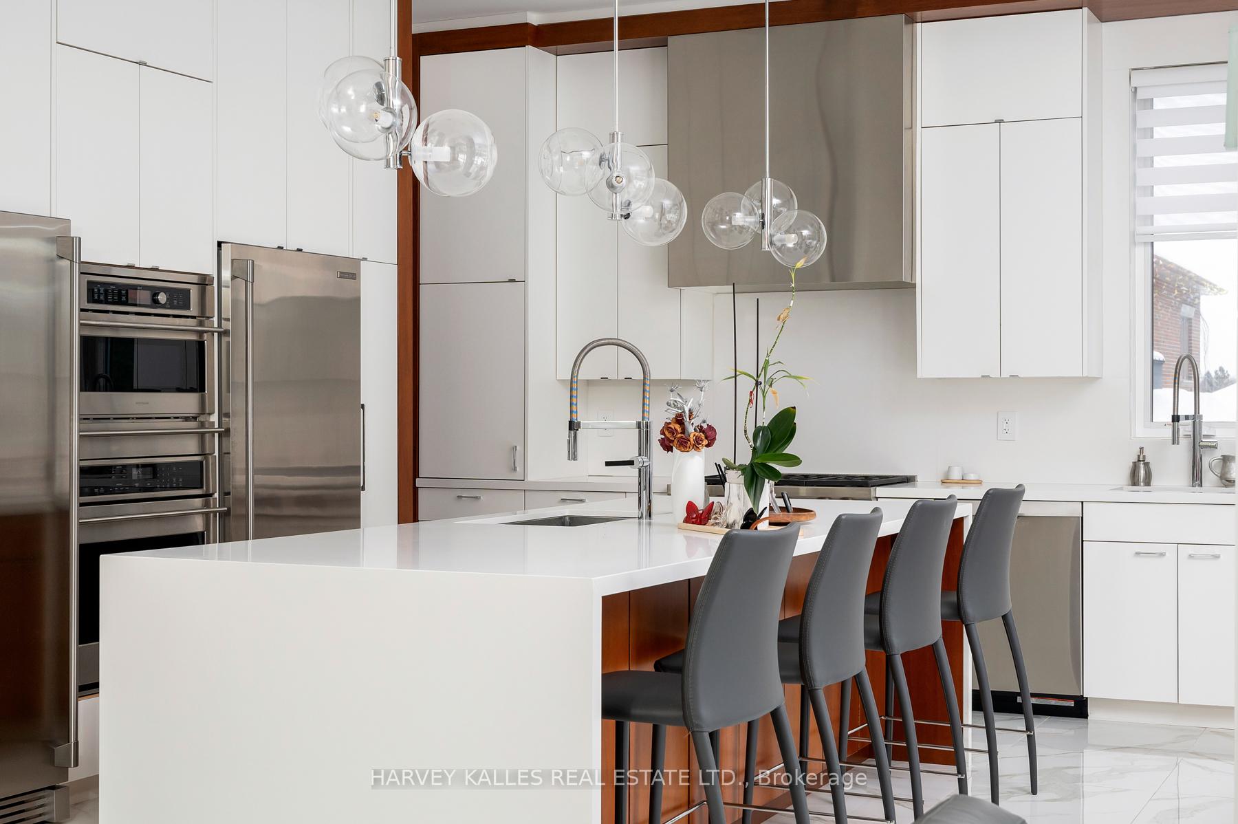 Photo 12 of 313 Hillhurst Boulevard, Toronto, Englemount-Lawrence — HOMEH