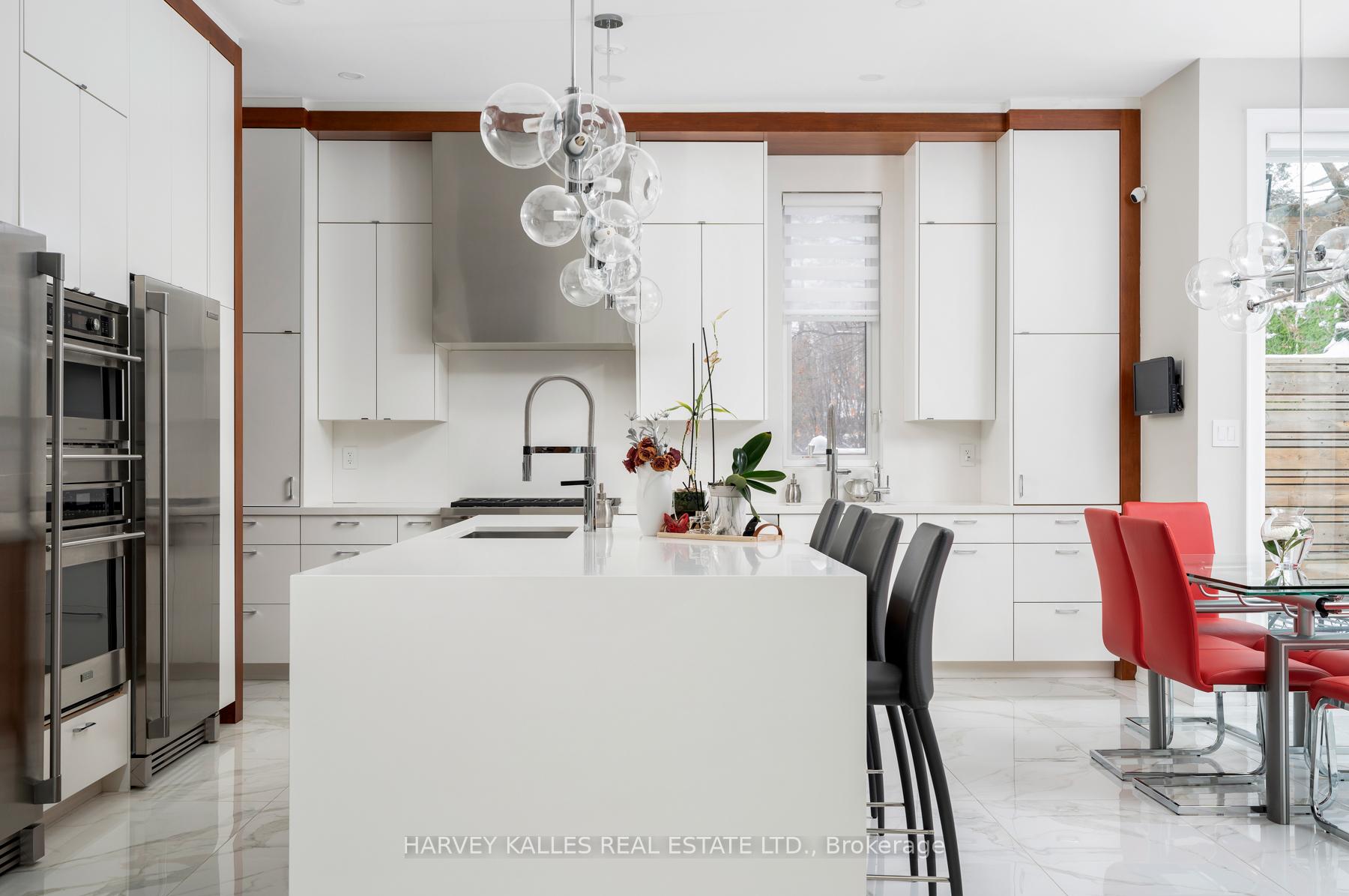 Photo 13 of 313 Hillhurst Boulevard, Toronto, Englemount-Lawrence — HOMEH