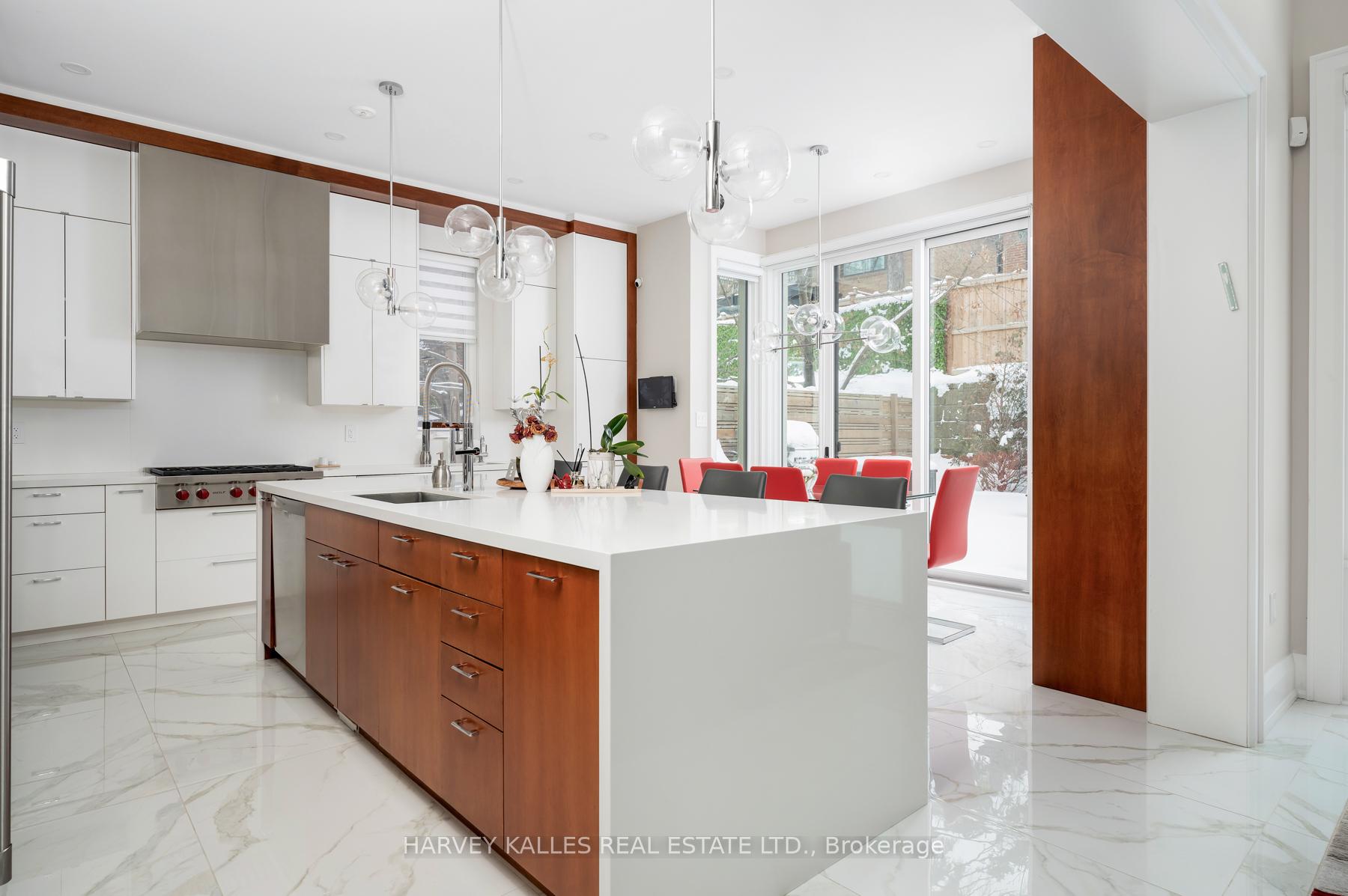 Photo 14 of 313 Hillhurst Boulevard, Toronto, Englemount-Lawrence — HOMEH