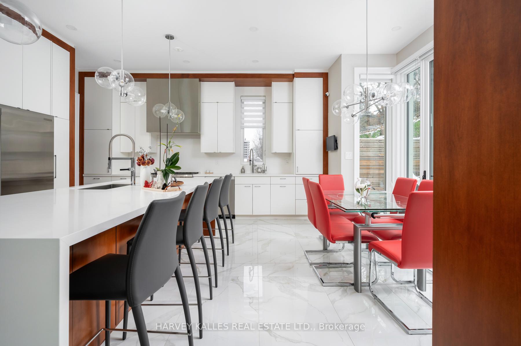 Photo 15 of 313 Hillhurst Boulevard, Toronto, Englemount-Lawrence — HOMEH